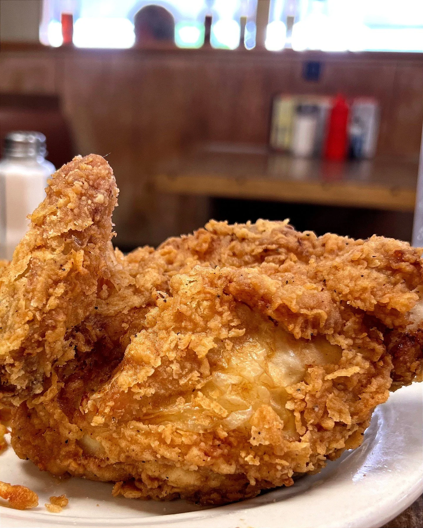 Fried chicken so good, it'll make you wanna holler, &quot;Yee-haw!&quot; Unless you're a bachelorette, then it's &quot;Woooo!&quot;

#wendellsmithsrestaurant #wendellsmiths #nashvilletn #nashvillemeatn3 #meatn3 #countrycooking #southernfood #downhome