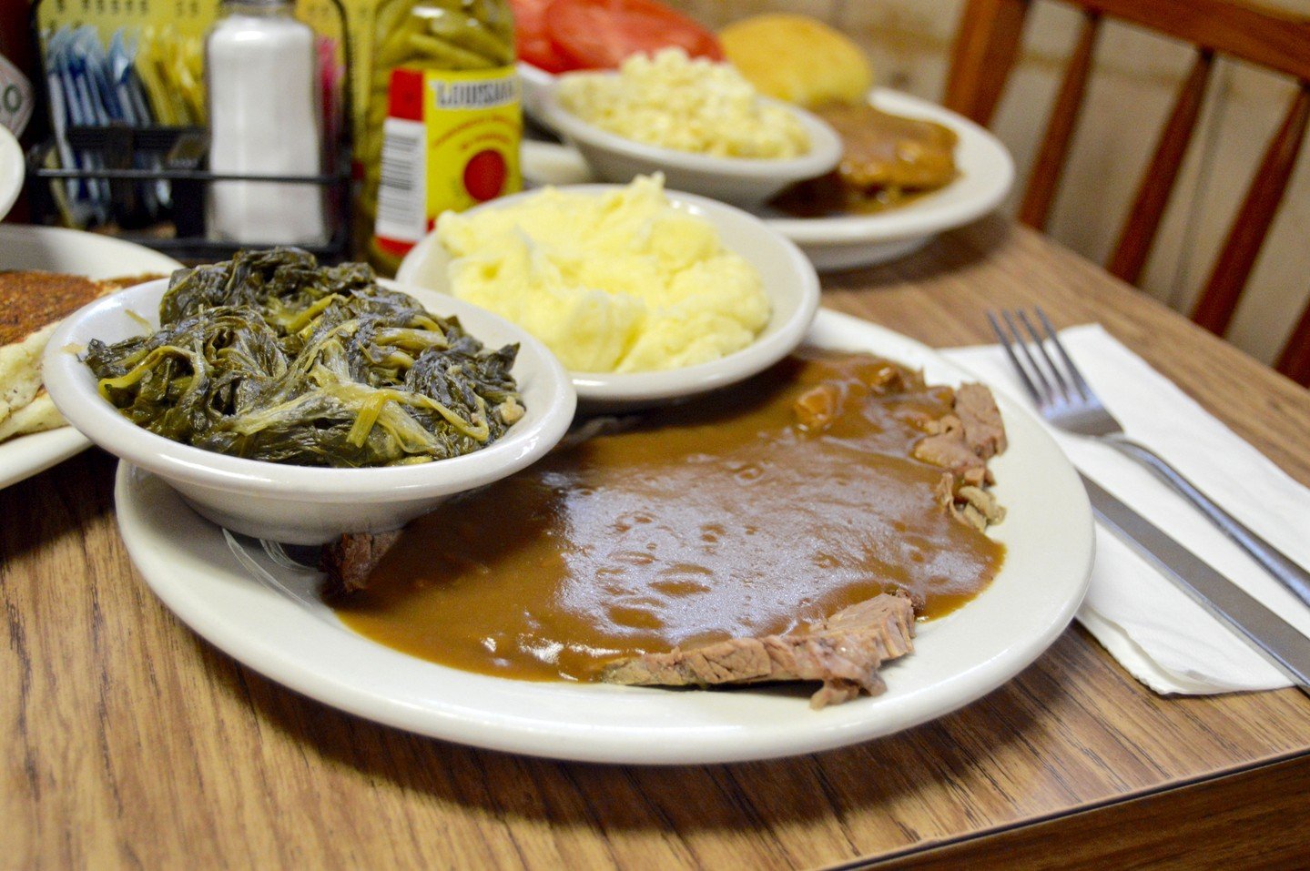 ☀️ Well look here&mdash;after that cold snap, Nashville finally decided to turn the heat back on! But don&rsquo;t let that sunshine fool ya&hellip; roast beef still hits harder than spring pollen. Slow-cooked, smothered in gravy, and ready to remind 