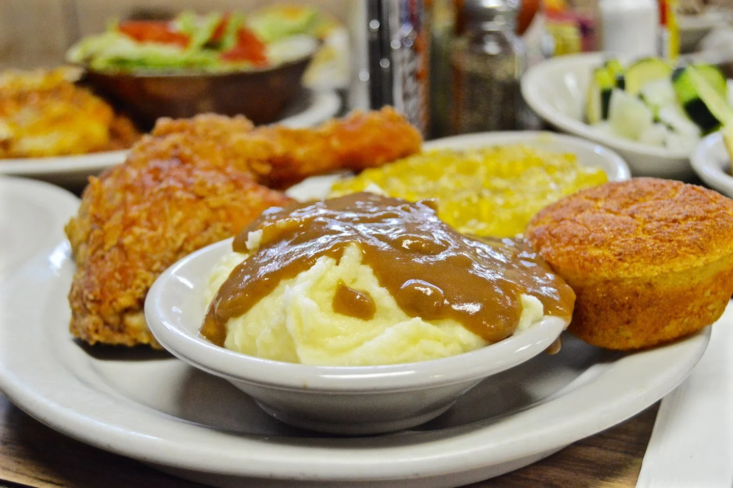 Out gettin' your ears lowered today? Make it a complete day with a hot and hearty meal. Full belly. New do. Can't go wrong with that!

#wendellsmithsrestaurant #wendellsmiths #nashvilletn #nashvillemeatn3 #meatn3 #countrycooking #southernfood #downho