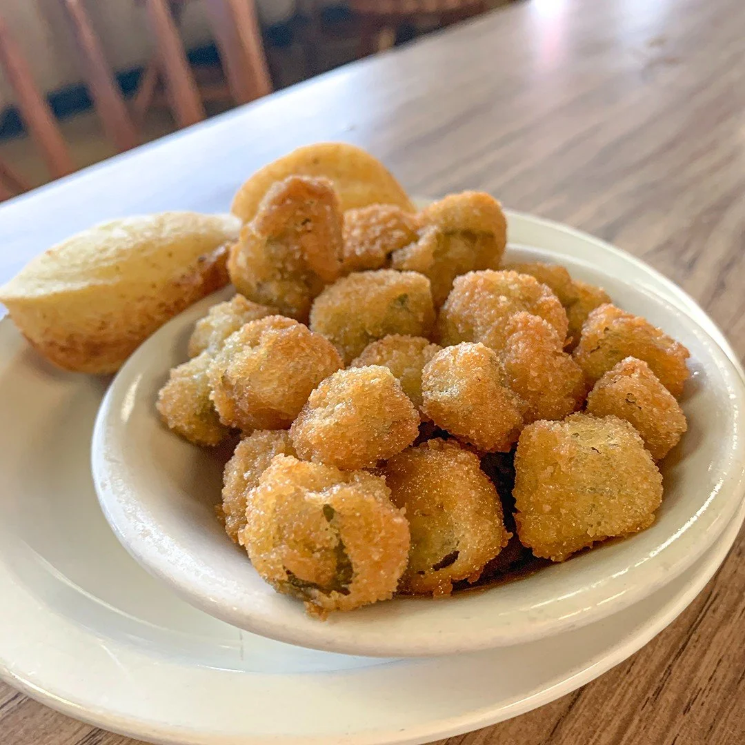 Fried okra so crispy it&rsquo;ll have you snappin&rsquo; it up quicker than a frog on a fly. Don&rsquo;t even pretend you&rsquo;re only gonna eat a couple.
#wendellsmithsrestaurant #wendellsmiths #nashvilletn #nashvillemeatn3 #meatn3 #countrycooking 