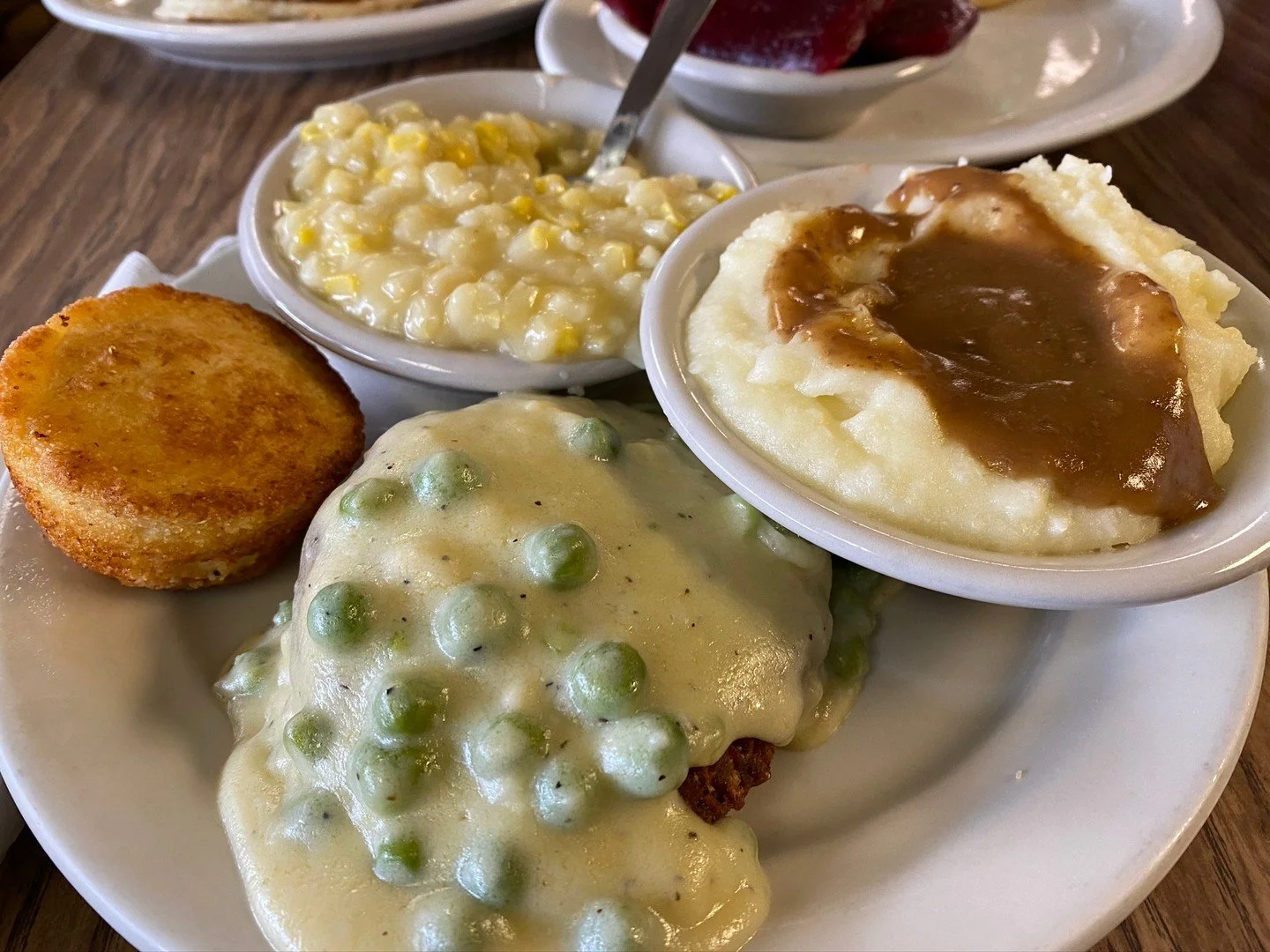 Our salmon patty with pea sauce is the real deal &mdash; comforting enough to calm a long-tailed cat in a room full of rockin&rsquo; chairs.
#wendellsmithsrestaurant #wendellsmiths #nashvilletn #nashvillemeatn3 #meatn3 #countrycooking #southernfood #