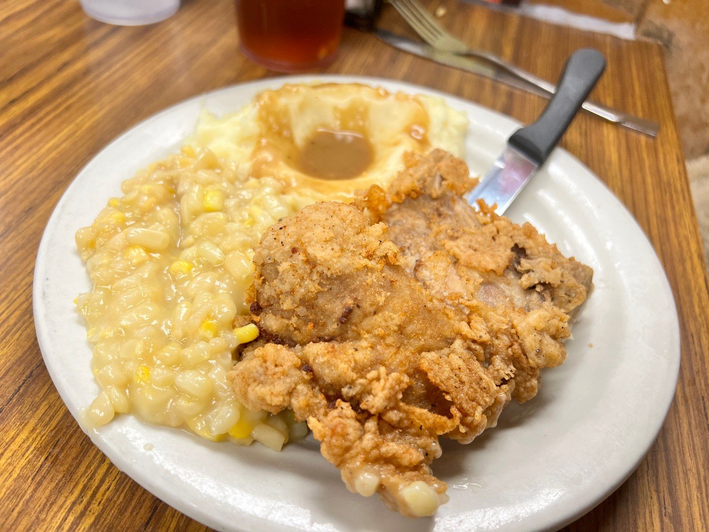 A fried pork chop that&rsquo;ll make you rethink every decision you made before walking through our doors. Crispy edges, juicy center, and Southern enough to call you by your first name.
#wendellsmithsrestaurant #wendellsmiths #nashvilletn #nashville