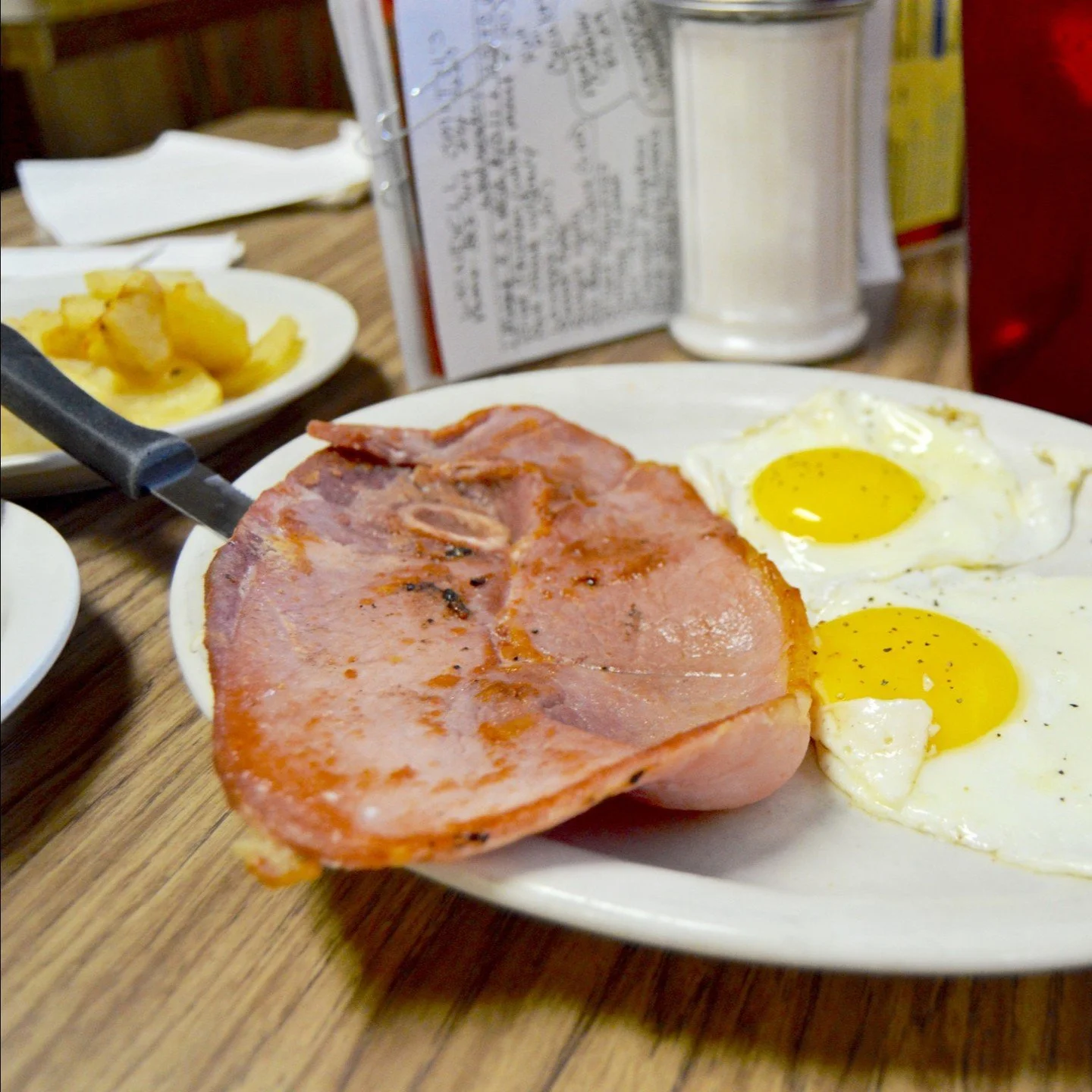 Saturday morning breakfast &mdash; when the coffee&rsquo;s strong, the bacon&rsquo;s hot, and nobody&rsquo;s in a hurry but your appetite.

#bigbreakfast #nashvillebreakfast #countryham #scrambledeggs #omelette #grits #biscuitandgravy #gravybiscuit #