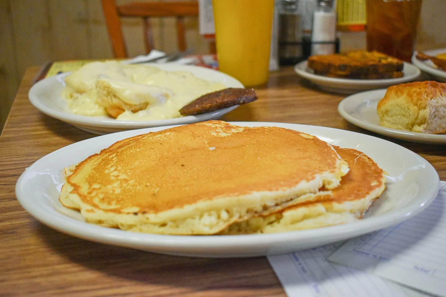 Y'all better buckle up, 'cause we're fixin' to take your morning from sleepy to spunky!
☕️
#bigbreakfast #nashvillebreakfast #countryham #scrambledeggs #omelette #grits #biscuitandgravy #gravybiscuit #eggsovereasy #sunnysideupeggs #bacon #baconlover 