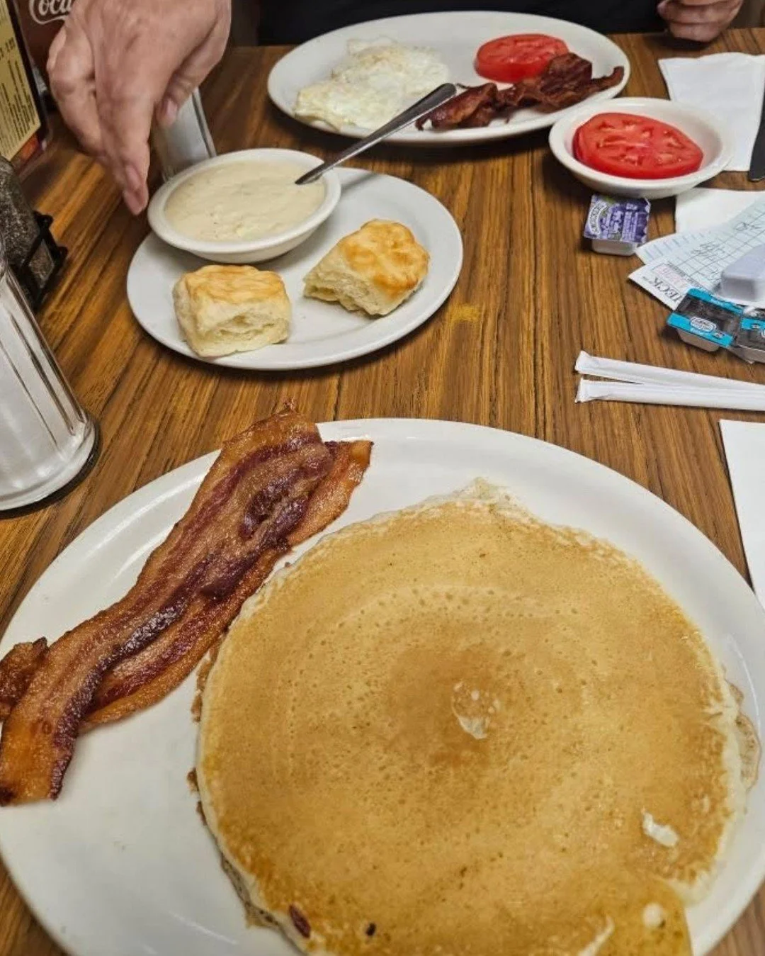 This picture by Mark Proctor just goes to show simple is good ... as long as you have bacon! 

#bigbreakfast #nashvillebreakfast #countryham #scrambledeggs #omelette #grits #biscuitandgravy #gravybiscuit #eggsovereasy #sunnysideupeggs #bacon #baconlo