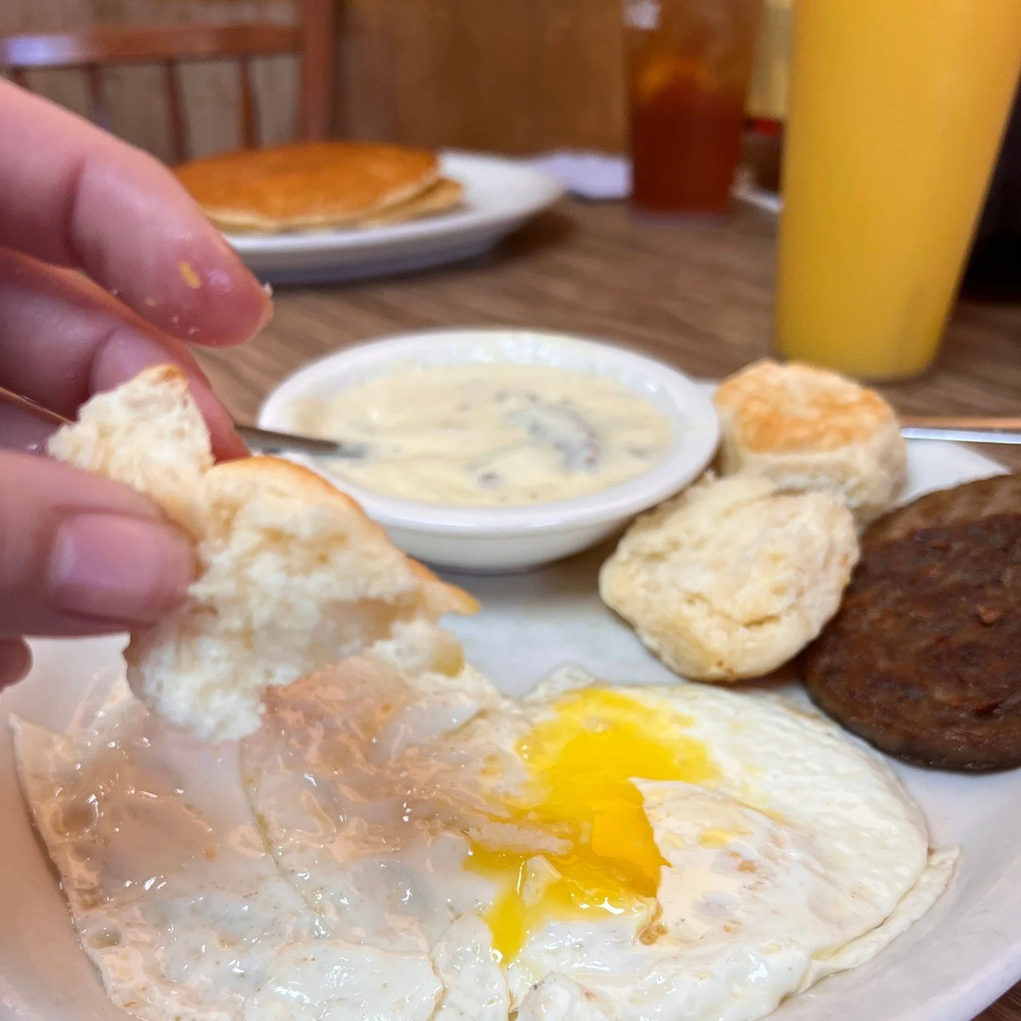 Some folks spend $18 on avocado toast and leave hungry. Meanwhile, we're over here serving biscuits and gravy that'll stick to your ribs longer than a country song sticks in your head.

#WendellSmiths #NashvilleEats #MeatAndThree #SouthernComfortFood