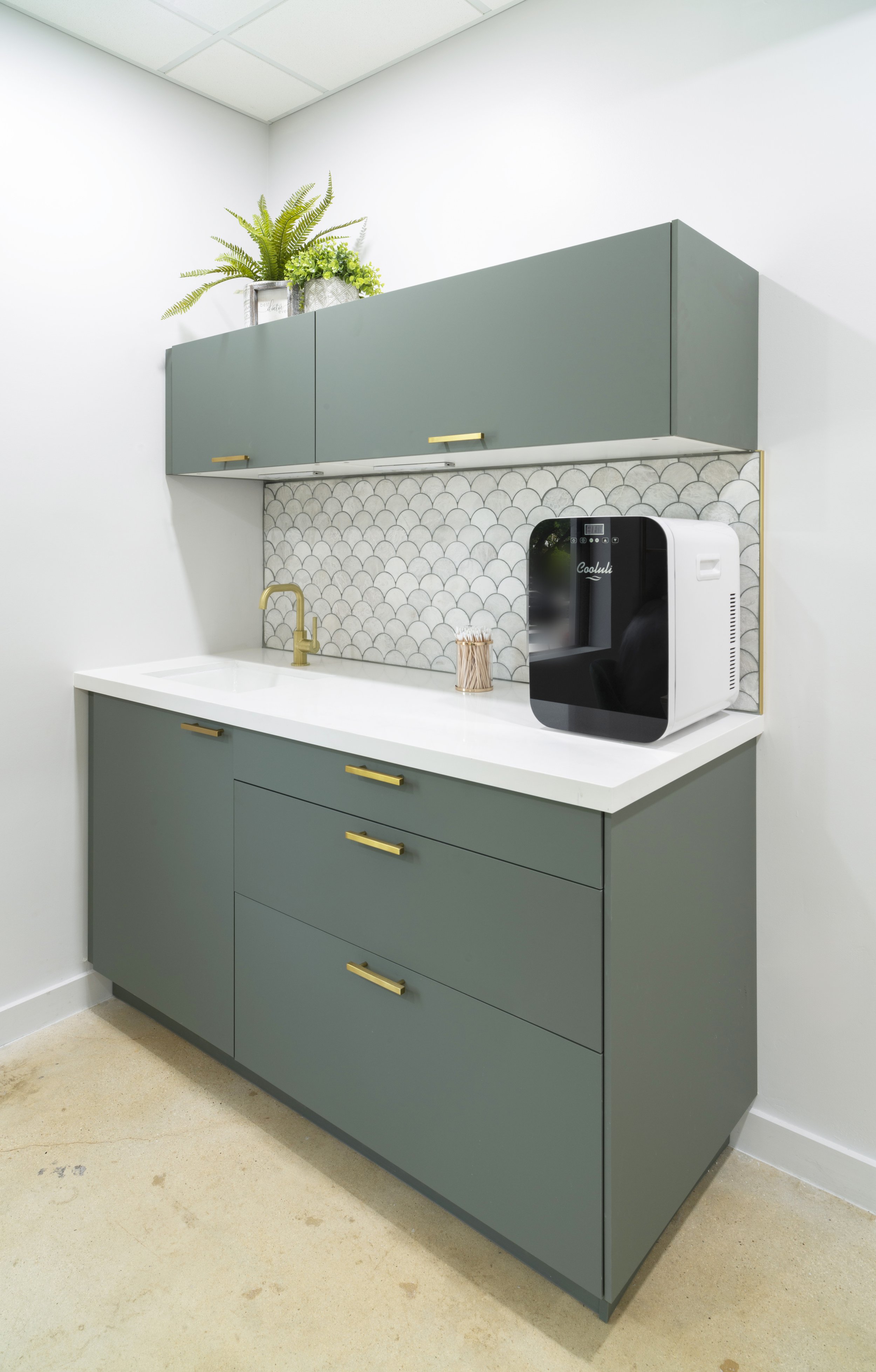 SMD_EXAM RM_SINK COUNTER001 copy.jpg