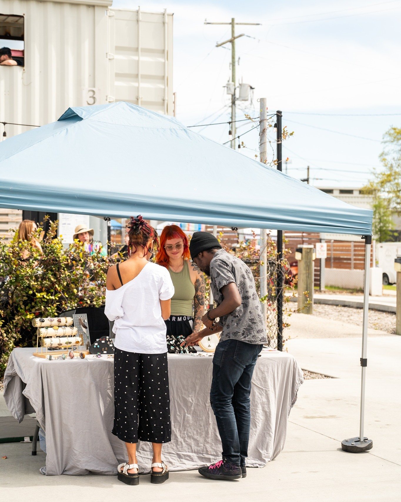 Another day, another market in the district. 😍 @hellopopupsilm wasn&rsquo;t going to let last weekend's rainout stop you from exploring all the awesome local vendors scheduled for this month, so the 3rd Sunday Market has been rescheduled to TODAY! ?