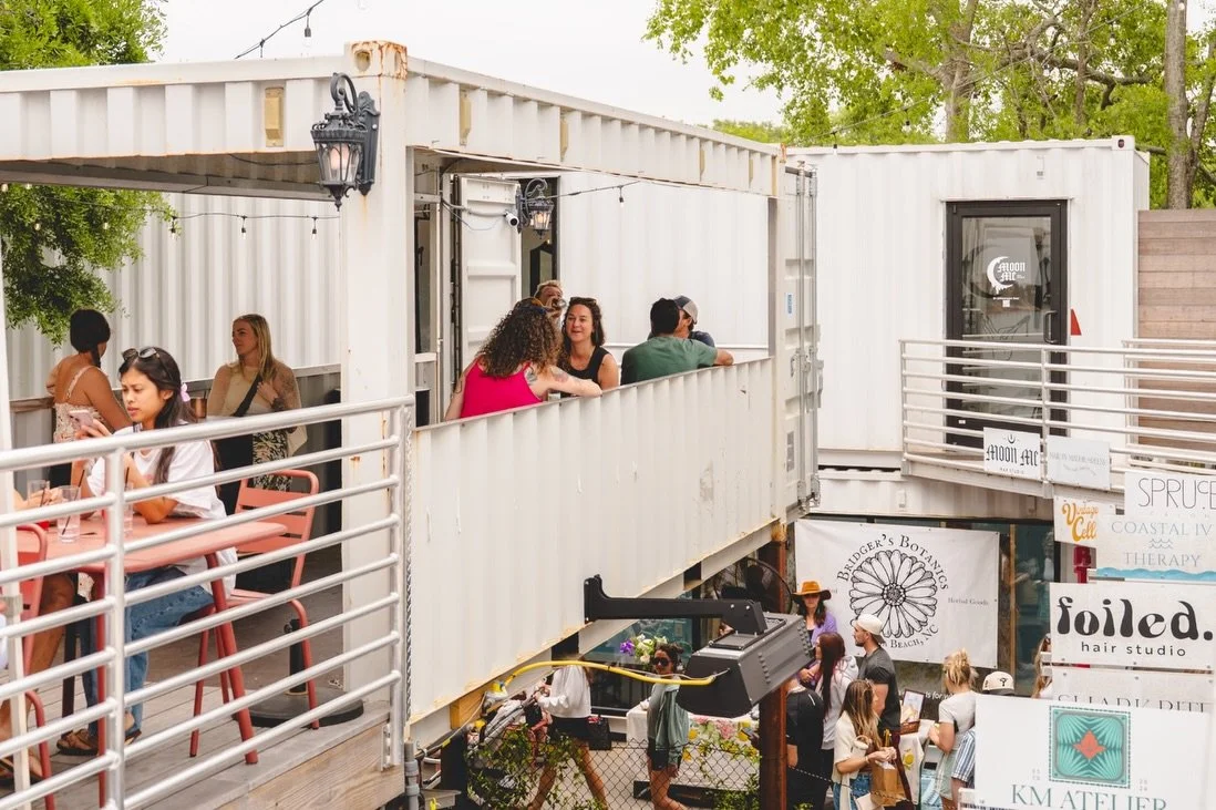 It&rsquo;s a long weekend which means today is basically Saturday. Let&rsquo;s act like it, okay? 

Happy Sunday, Wilmington! 🤗 

#downtownwilmingtonnc #wilmingtonnc