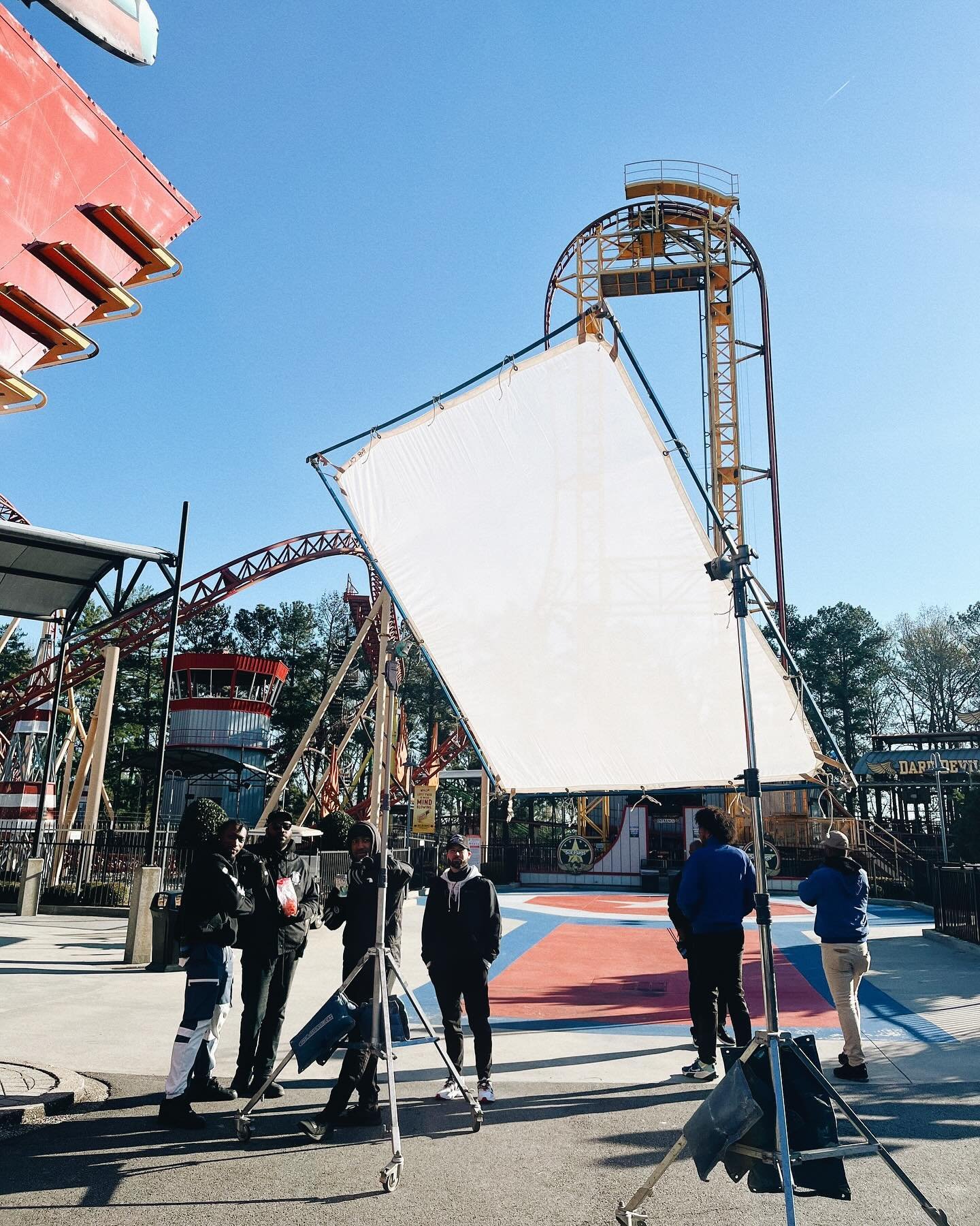 On set with @sixflagsovergeorgia and @cocacola for a commercial! Many thanks to the G&E team for a very special shoot.
Gaffer: @joelaponis
Key Grip: @dominusanimus
Swing: @itsmr.wes @stephenrope @uknoswayze @vin.valente