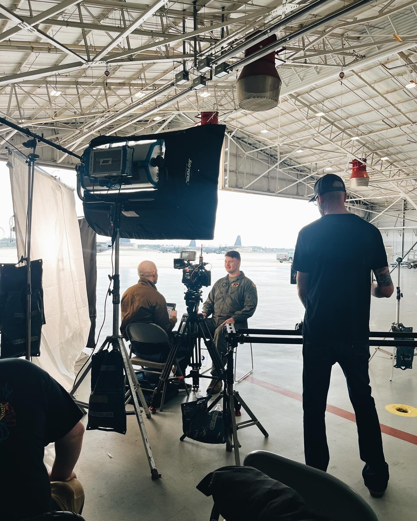 Moonlight Grip Truck on location for @getfandom & @usairforce production!
Gaffer: @snakebitewikina
Key Grip: @dominusanimus