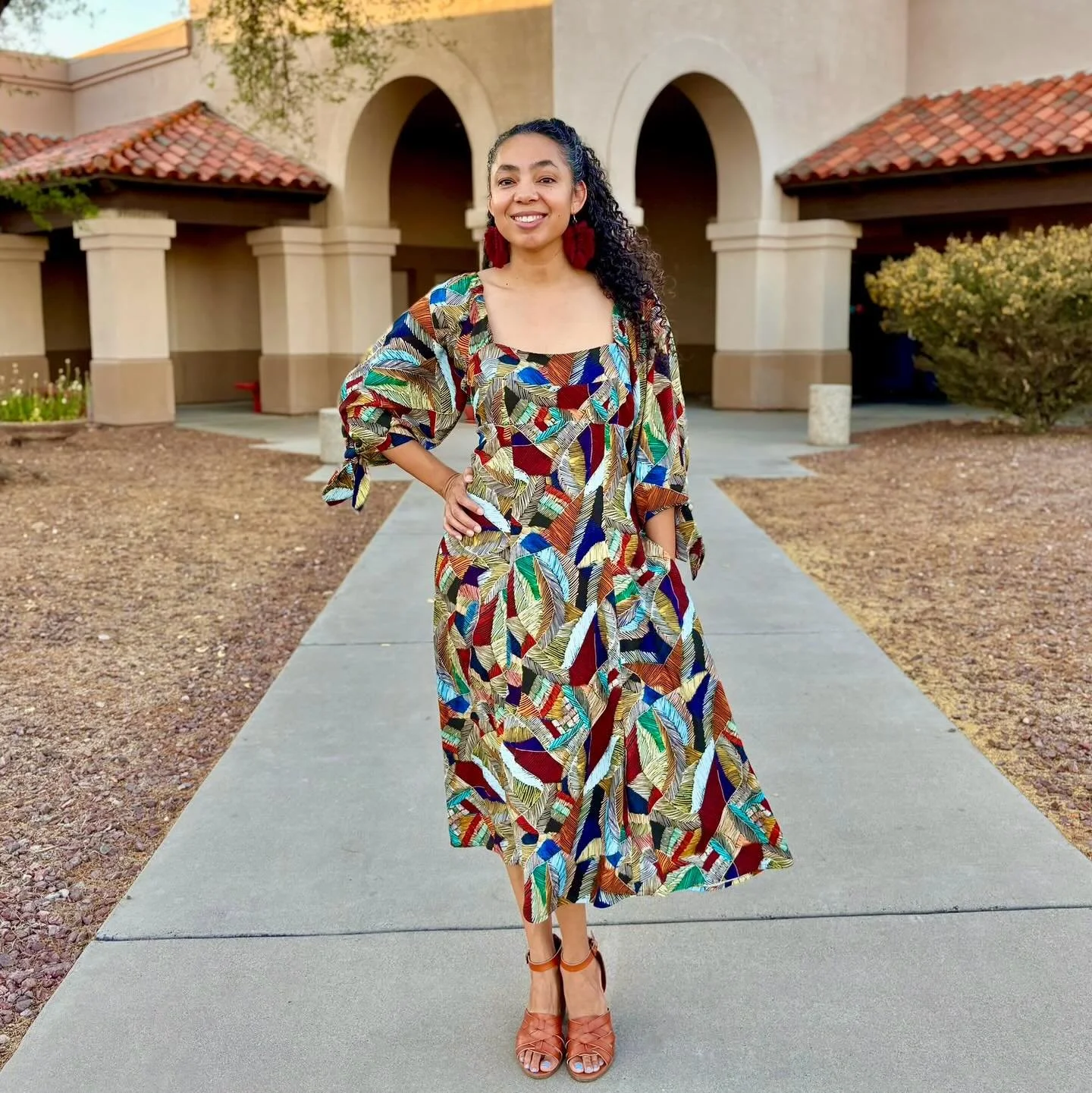 Big thanks to @deer_and_doe_patterns for letting me try the new Lilas dress early—and thanks to Sylvie too! I’ve loved D&D even before joining the @closetcorepatterns fam, this was such a treat π
The design is so good: a fully lined