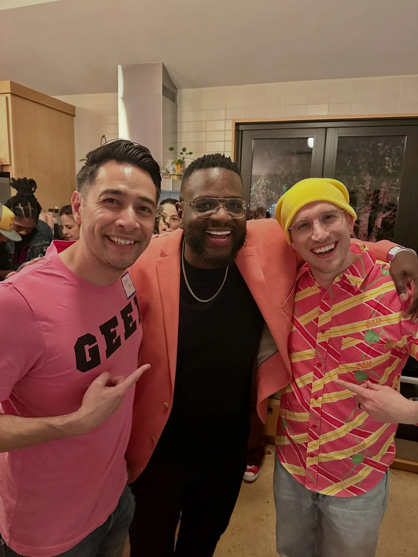 Day 2 in LA for Grammy Week. Spent the morning and afternoon cowriting and producing a song from the ground up with my brother @realdrewlouis ! Super stoked with how it turned out. Coffee shops and eats in Highland Park, then Family Music Karaoke Par