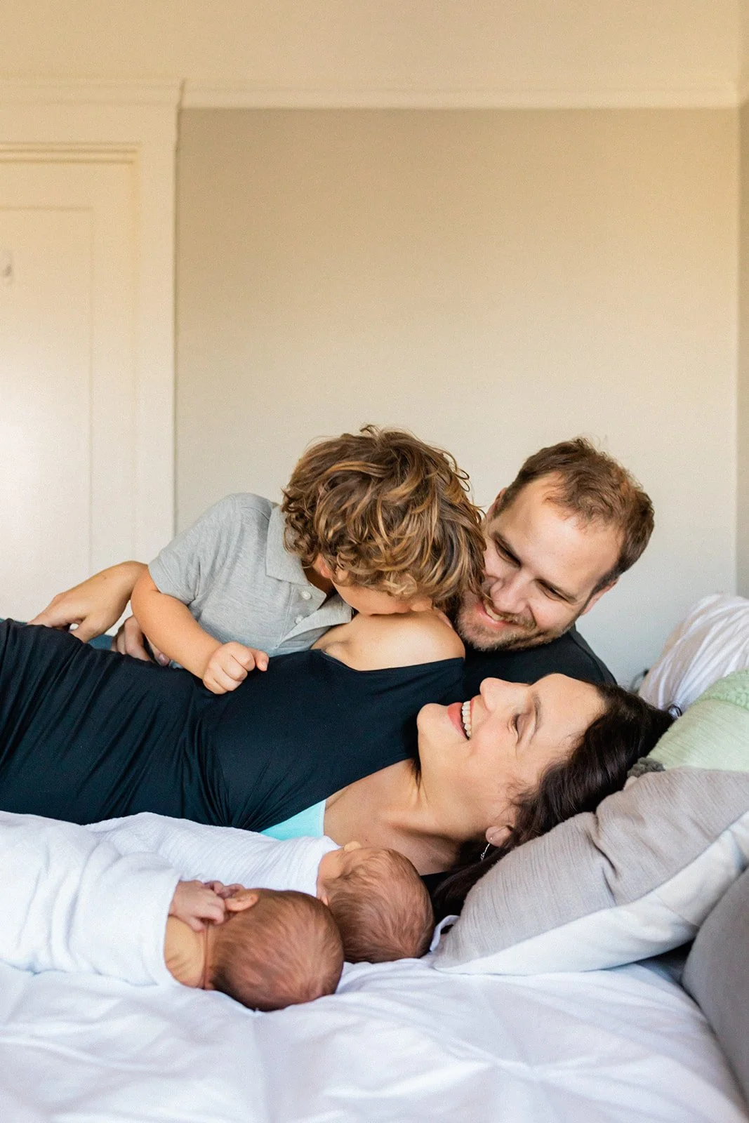Los Angeles Family Photography Experience featuring family, maternity, newborn, and mini sessions with pricing, session planning, and photography tips.