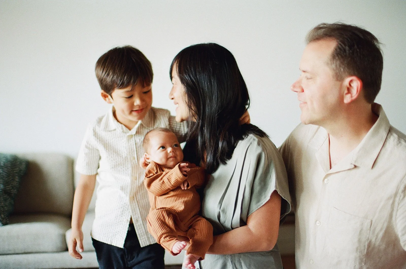 LindseyDenmanPhoto-Berkeley-BayArea-California-inhome-newborn-family-film-240823-0041_websize (1).jpg