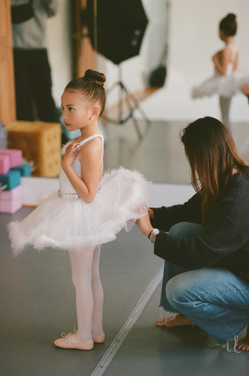 LindseyDenmanPhoto-LosAngeles-California-ballet-studio-arts-portraits-film-250531-0007.jpg