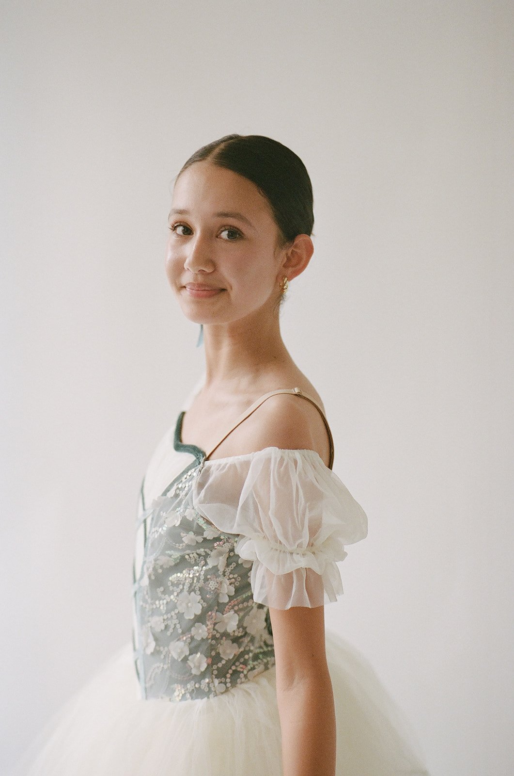 LindseyDenmanPhoto-LosAngeles-California-ballet-studio-arts-portraits-film-250531-0016.jpg
