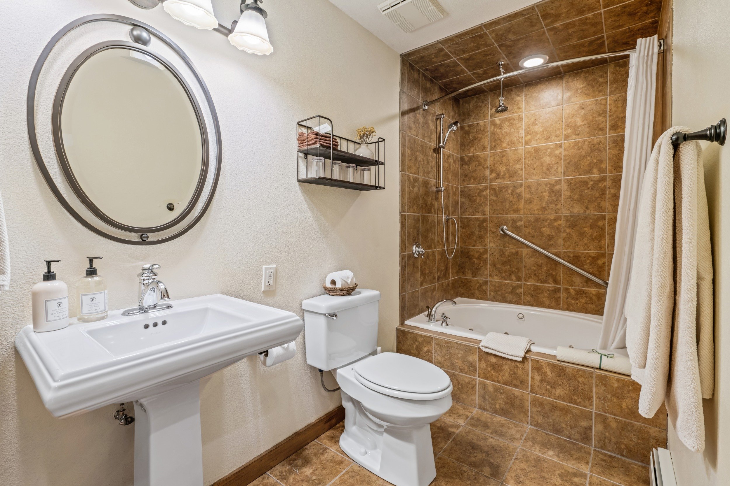 glacier suite 3.jpg