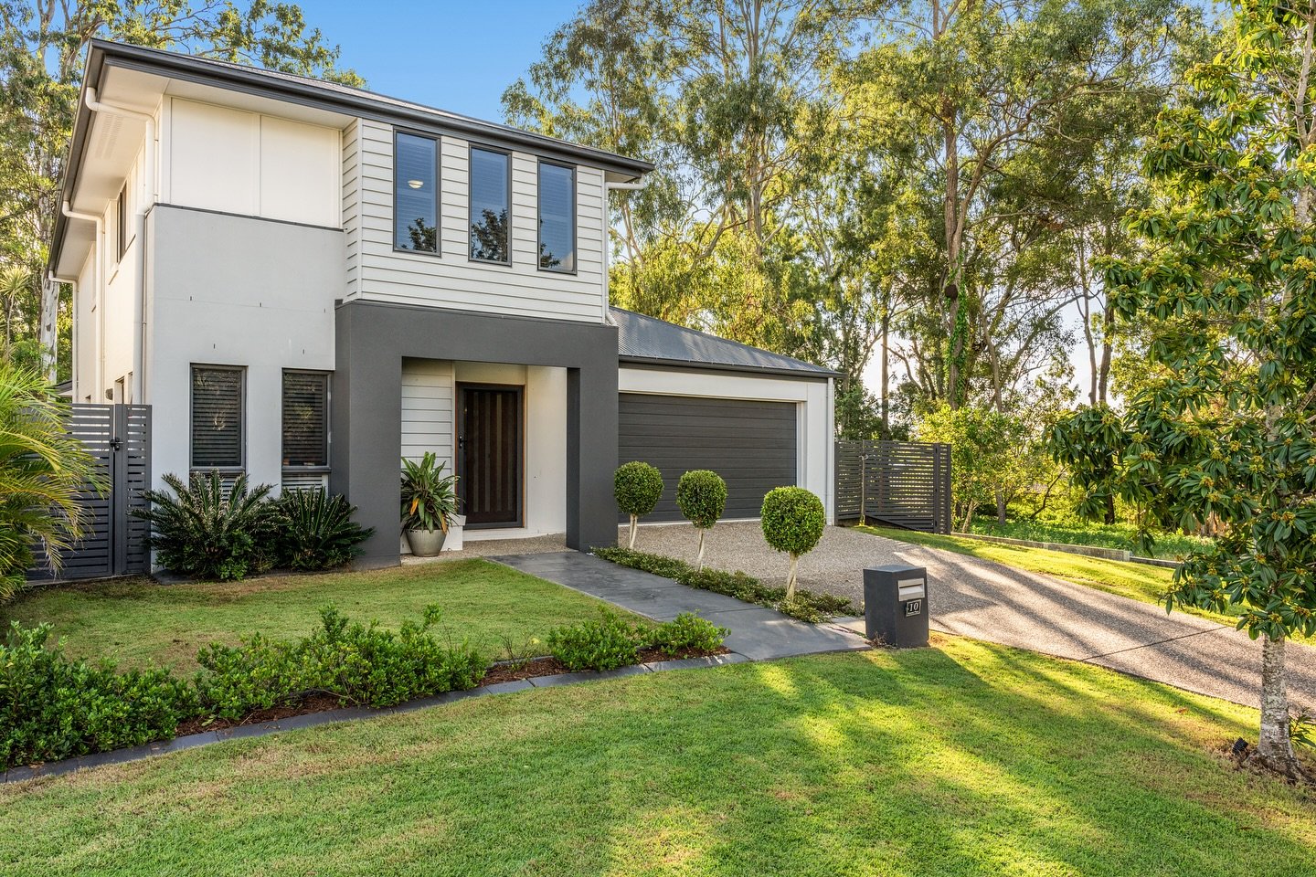 Vacant? Never heard of her.

With virtual staging, this place finally looks as good as it feels.

#realestatemedia #brisbaneproperty #brisbanemedia #propertymarketing #photography