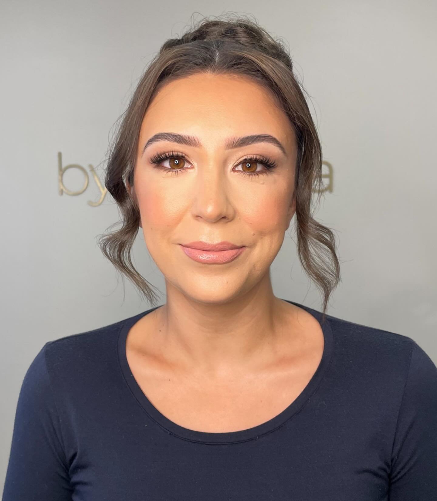 Carmelina in a soft neutral glam! Perfect for transitioning from a day-to-night event 🤎

#mua #makeupartist #makeup #glam #sydneymua #makeupartistsydney #naturalglam #softglam
