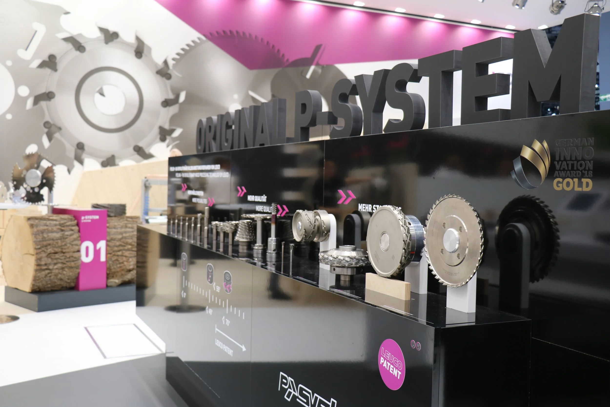Messestand-Design für Leuco – moderne Markeninszenierung mit klarem Fokus auf Werkzeuginnovationen.