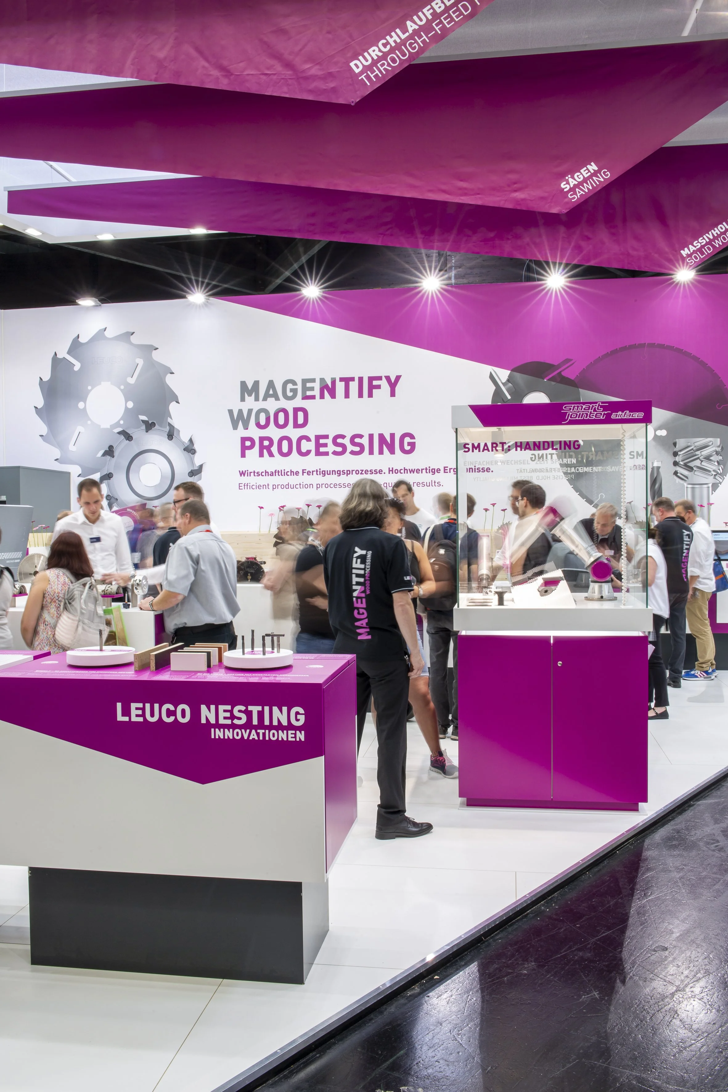 Branding-Flächen mit Leuco-Farbwelt – konsequente Markenkommunikation im Raum