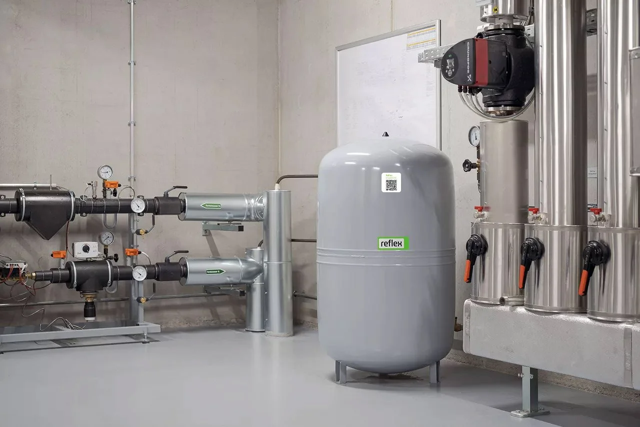 Wissensplattform für Anlagentechnik-Experten – Reflex Membranausdehnungsgefäß im Schulungszentrum von Reflex Winkelmann als Referenzobjekt für interaktive Lerninhalte in knowHERE