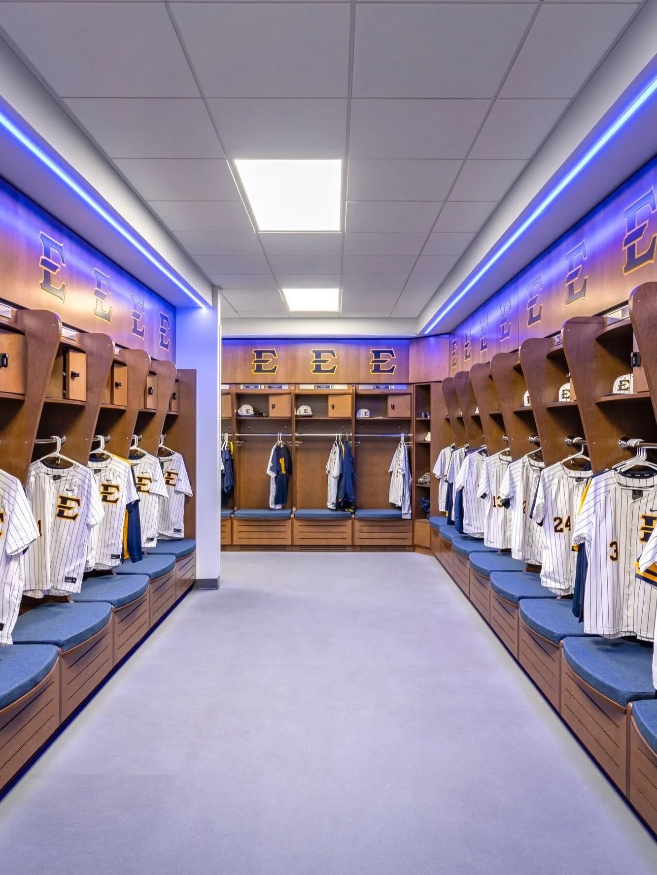 A brand-new locker room facility at Thomas Stadium, delivered for the Buccaneer Baseball team. Serving as a functional space for the athletes!⚾️

Construction: BurWil 
Architect: @clarknexsen 
Photographer: @nvelop.photography 

 #BurWil #BurWilConst