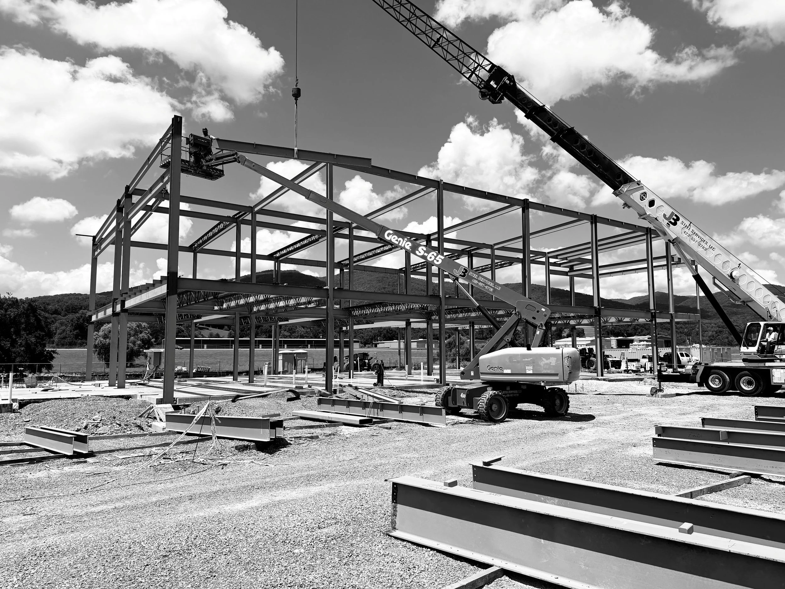 Exciting progress is underway at TCAT Elizabethton as the structural steel begins to rise! Stay tuned for more updates as this project continues to take shape! 🏗️

#construction #BurWil #BurWilConstructionCompany #Tennessee #Virginia 
#Bristol #Knox