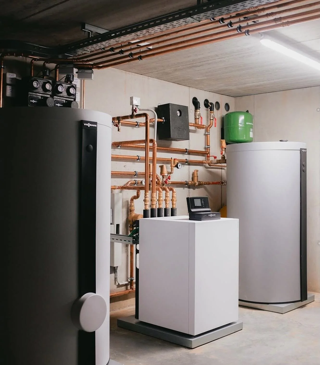 In onze projecten is duurzaamheid een belangrijke pijler en daarom zetten we ook bewust in op het wapenen voor de toekomst. Door hernieuwbare energiebronnen te gebruiken zal ieder project comfort, duurzaam en energiebewust zijn.

📂 www.renoveco.be
?