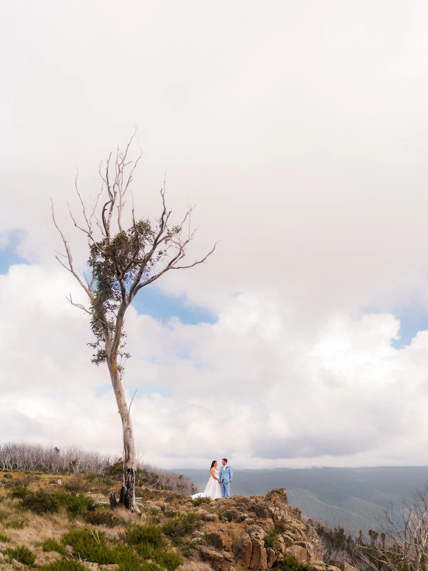 When Hannah &amp; Kyle first reached out to me and said they were getting married at Dinner Plain, having their first look on a cliff, their ceremony would be in a field and then they were going to have a party at the local pub, my first thought was,