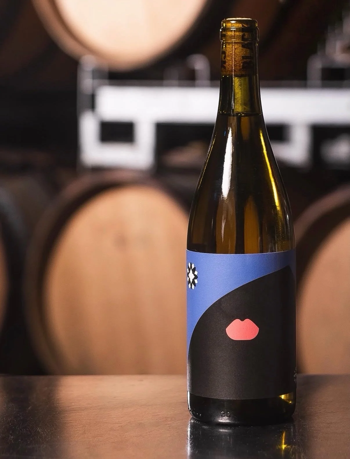A love letter to London, bottled.

For @blackbookwinery , we created a series of wine labels where each illustration represents a different Londoner through symbolism and hidden narratives. Distinct personalities, shared streets, one city.

Black Boo