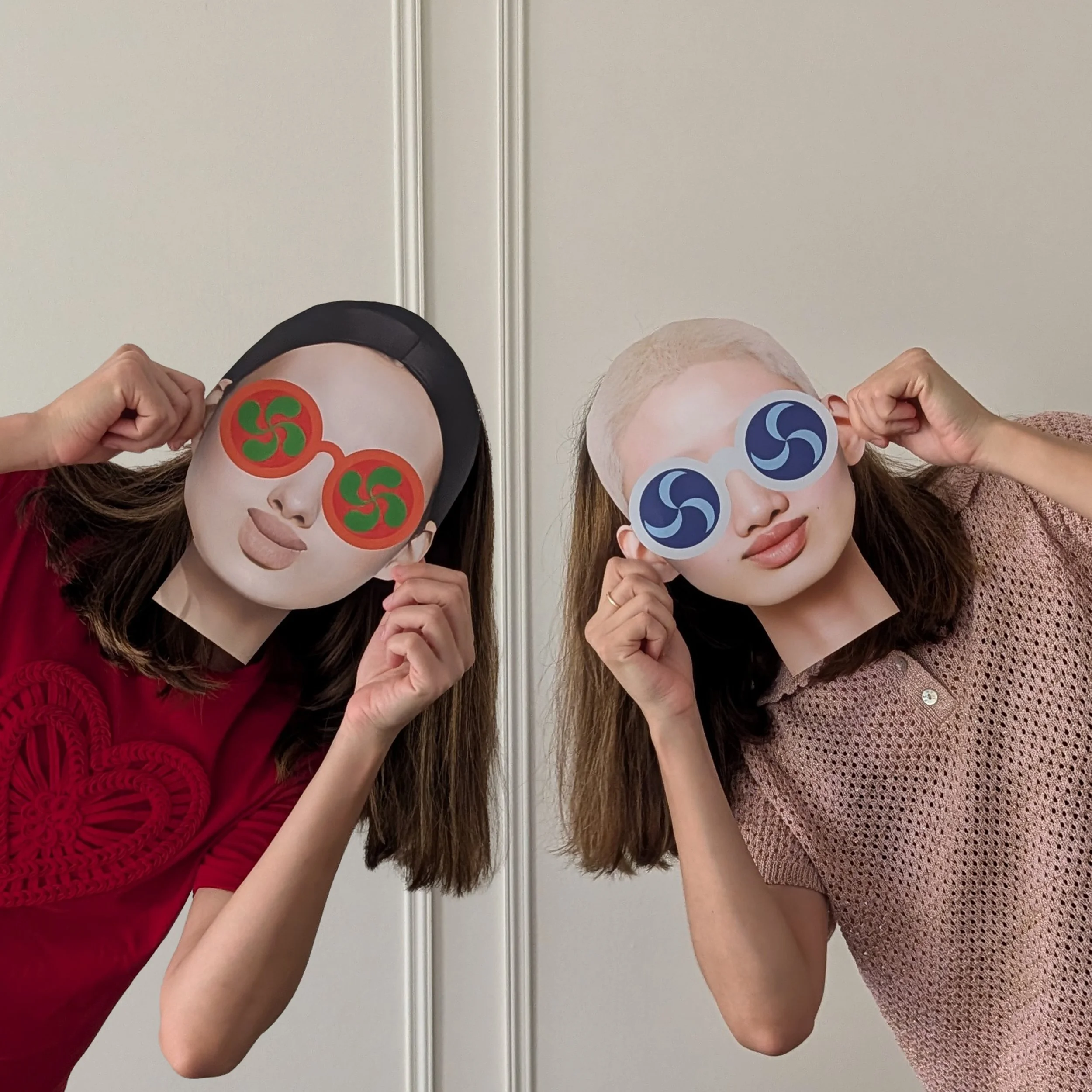 How many paper faces does it take to make a football poster?
Turns out, quite a few.
Behind the scenes of our @rccelta vs @athleticclub  poster ✂️
Final result in our previous posts.
Poster available at:
@rio1923.gal 

@chachacha_studio 
#GraphicDesi