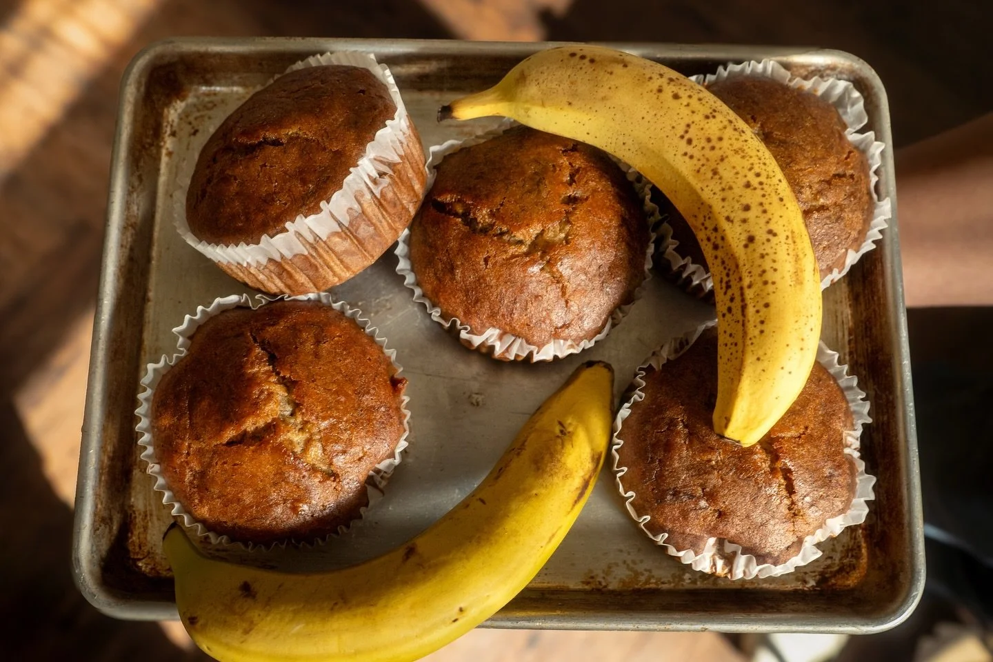 Quick poll: is our Vegan Banana Bread Muffin breakfast or dessert? 🍌☕ Grab one with your morning coffee at Carms or bring one home for late-night and decide for yourself.