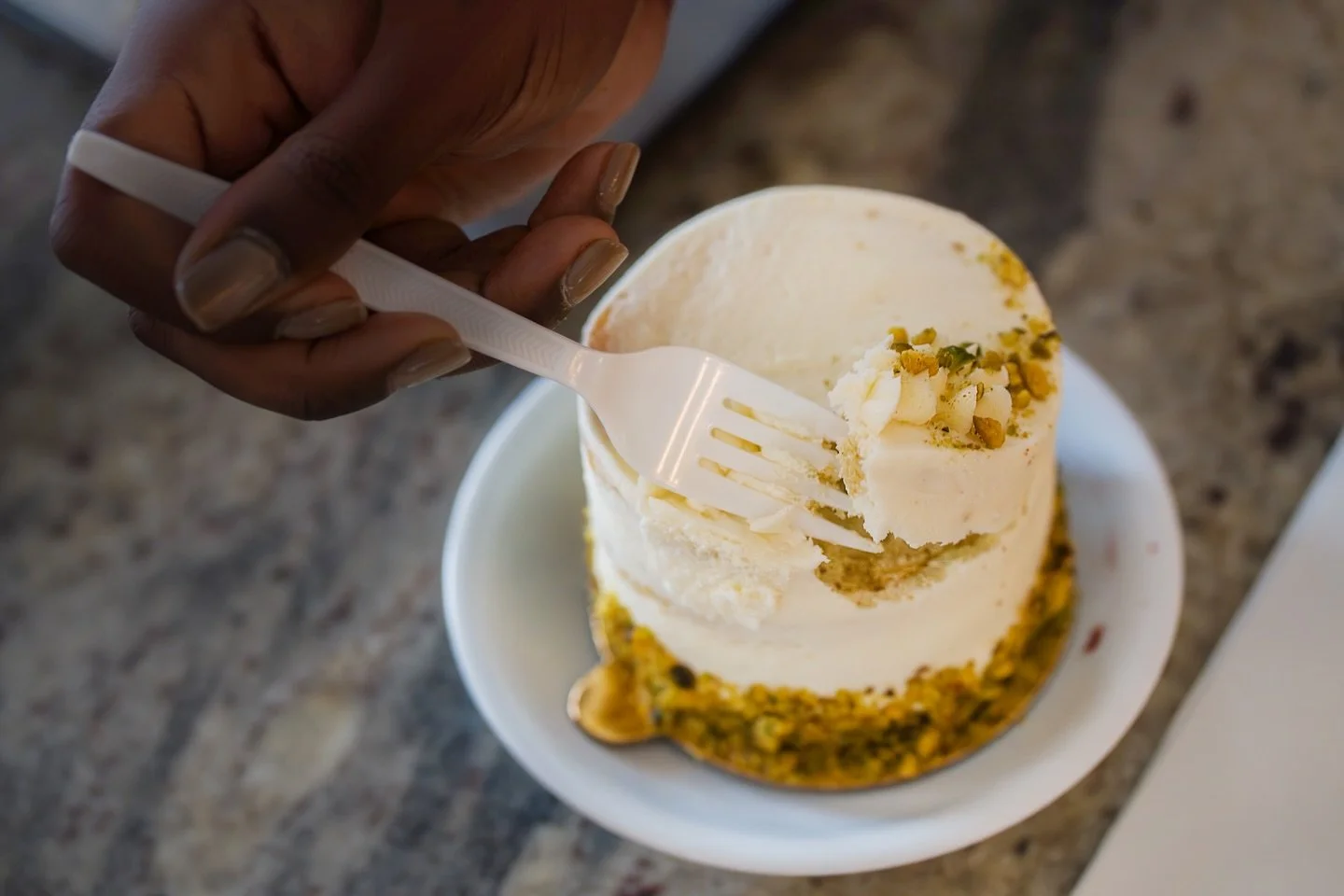 🍋 Is Lemon Pistachio Olive Oil Cake an everyday treat or a &lsquo;company&rsquo;s coming&rsquo; kind of cake? Either way, we&rsquo;ll take a bite! 🍰