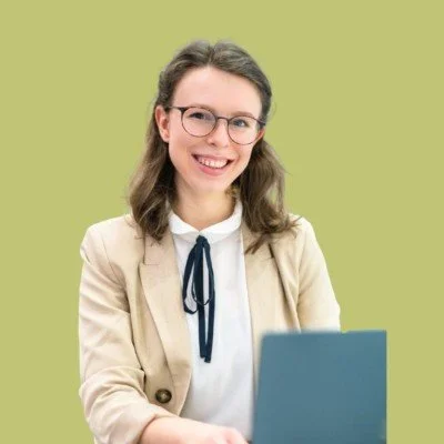 Picture of professional translator, Katharina Weis, against a green background.