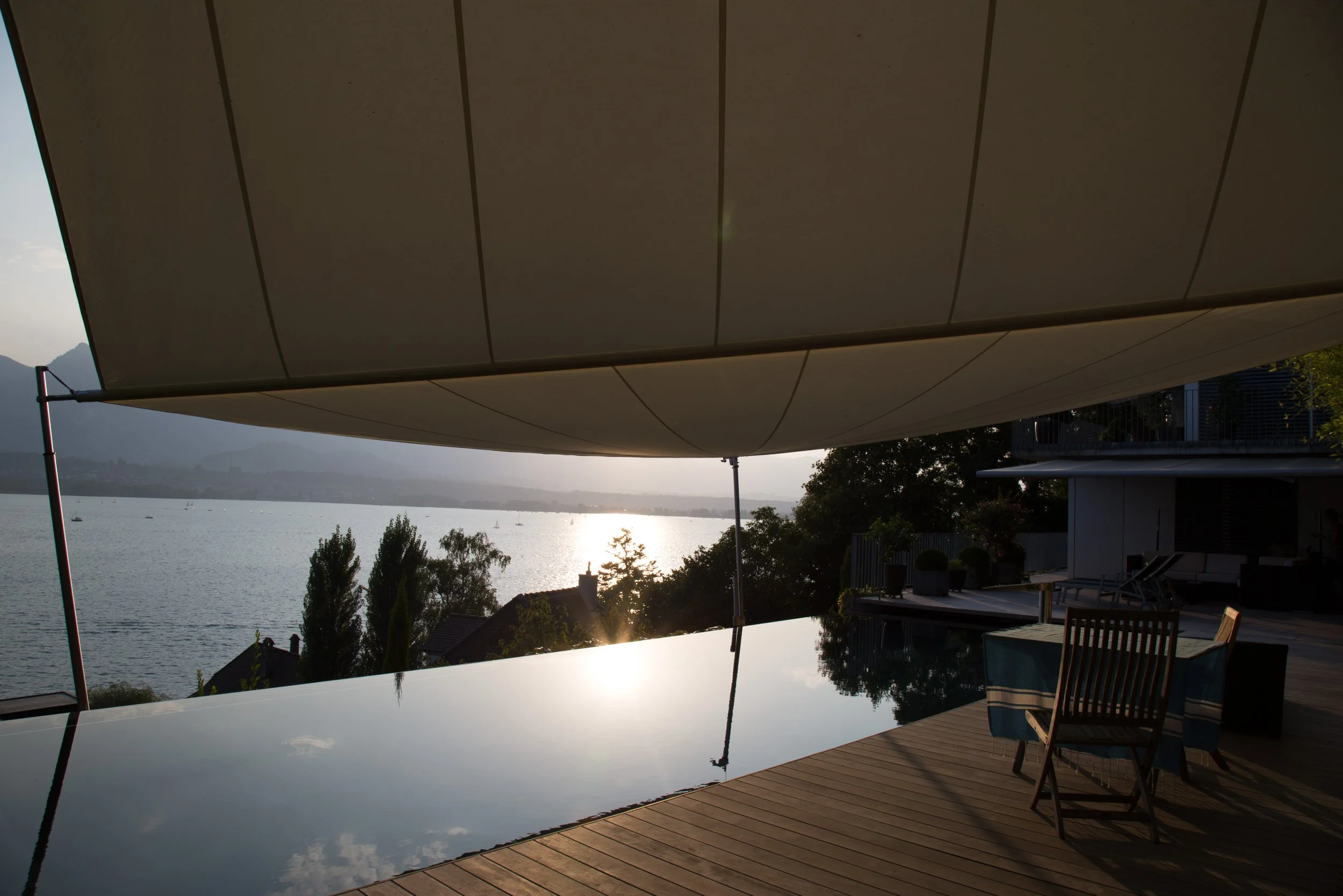 Durch unsere aufrollbaren Sonnensegel für ermöglichen wir angenehmes Wohnen  im Freien.