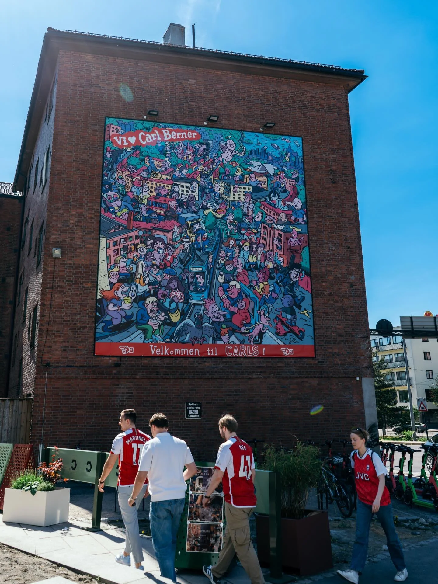 Vi er tilbake etter en liten p&aring;skeferie 💛 Denne uka viser vi kvartfinalene i Champions League, det blir live podkaster, Bongo&rsquo;s Bingo og mer g&oslash;y p&aring; programmet! 

I vinbaren starter vi ogs&aring; opp med nye konsepter, blant 