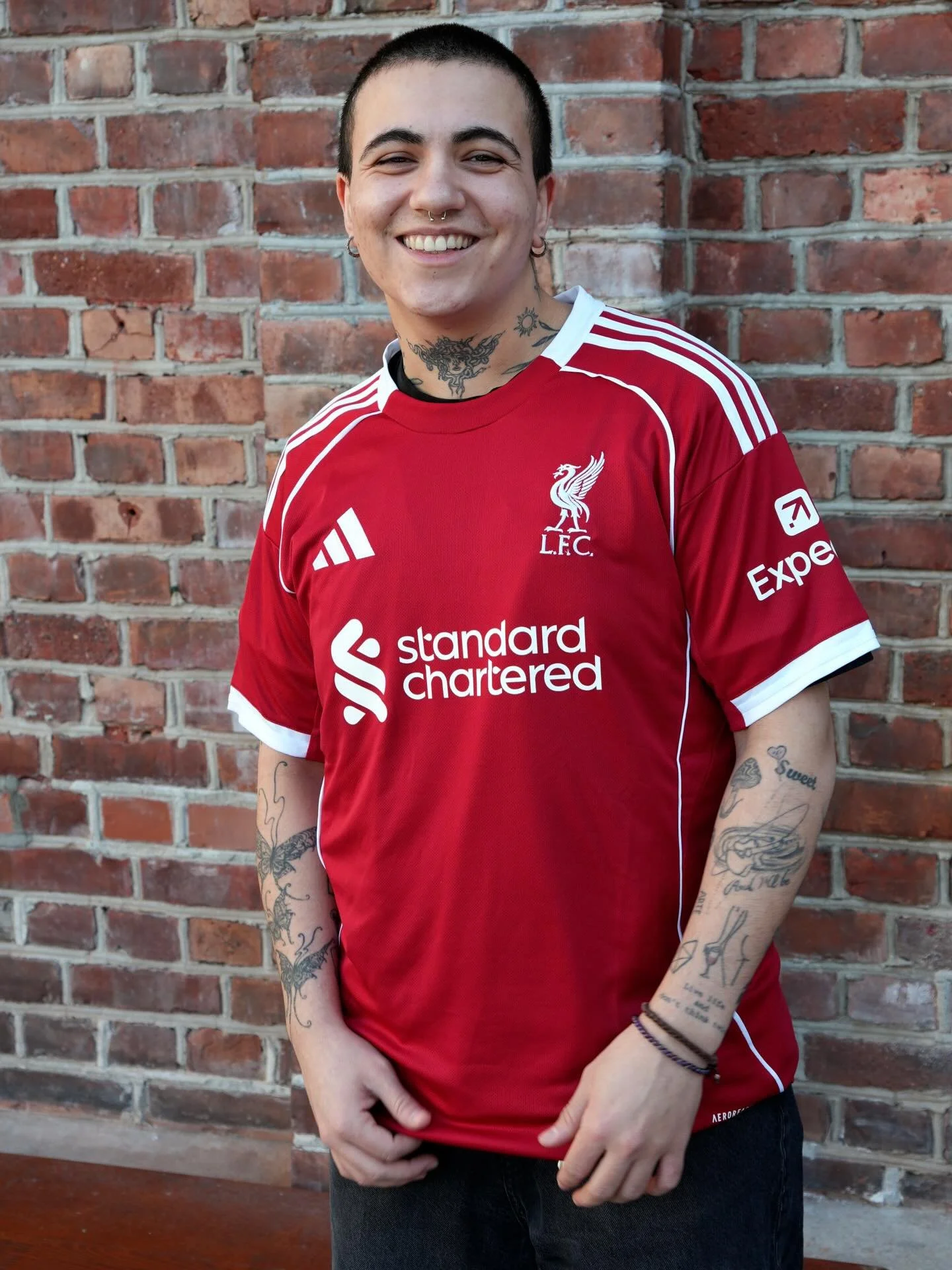 Konkurranse 🔥Det store klassiske oppgj&oslash;ret venter! Manchester United tar i mot Liverpool 3. mai, og vi skal vise kampen p&aring; storskjermen! 

I den forbindelse kan du vinne en signert Ekitike Liverpool drakt og et bord til 4 stk.

For &ari