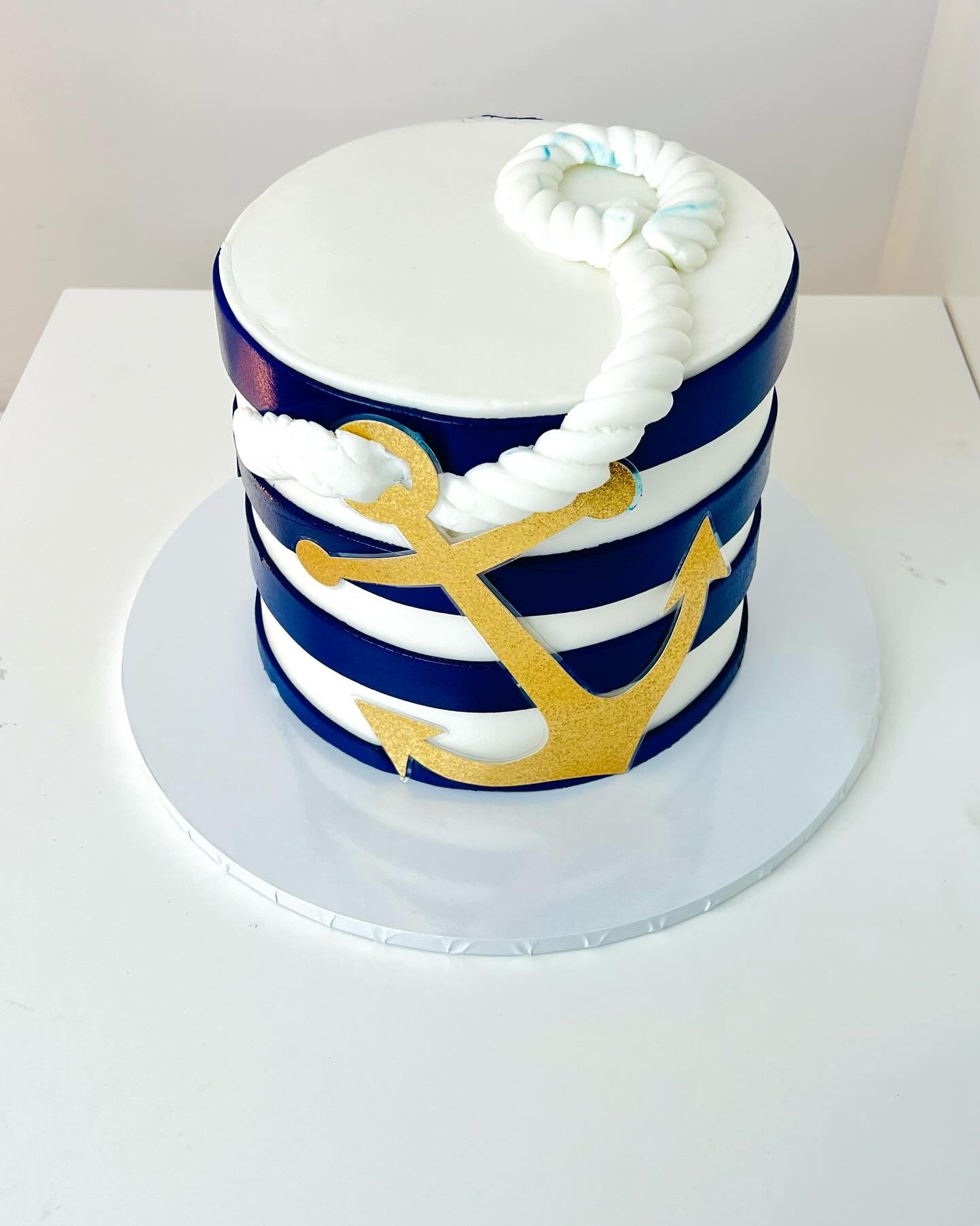 Anchor themed cake ⚓️⚓️
Layers of vanilla sponge and strawberry jam as requested.
Hit the link for availability and to chat with us.
#anchorthemecake