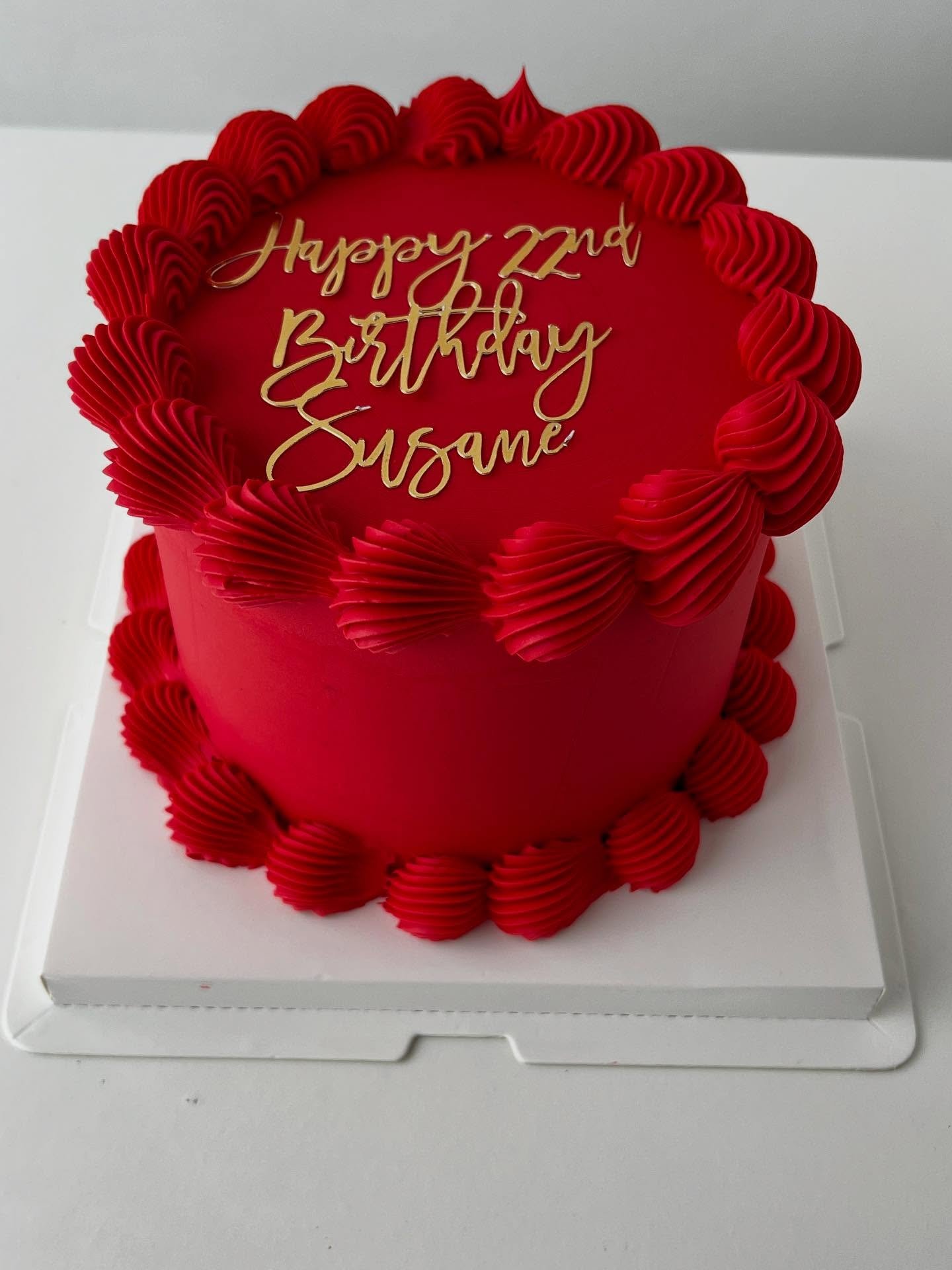 Need a celebration cake? Get this mini cake in any colour of your choice for &pound;49.99 only. Serves up to 12 people.

Taking orders through the link in the bio or send a DM.

#southampton #southamptoncakes