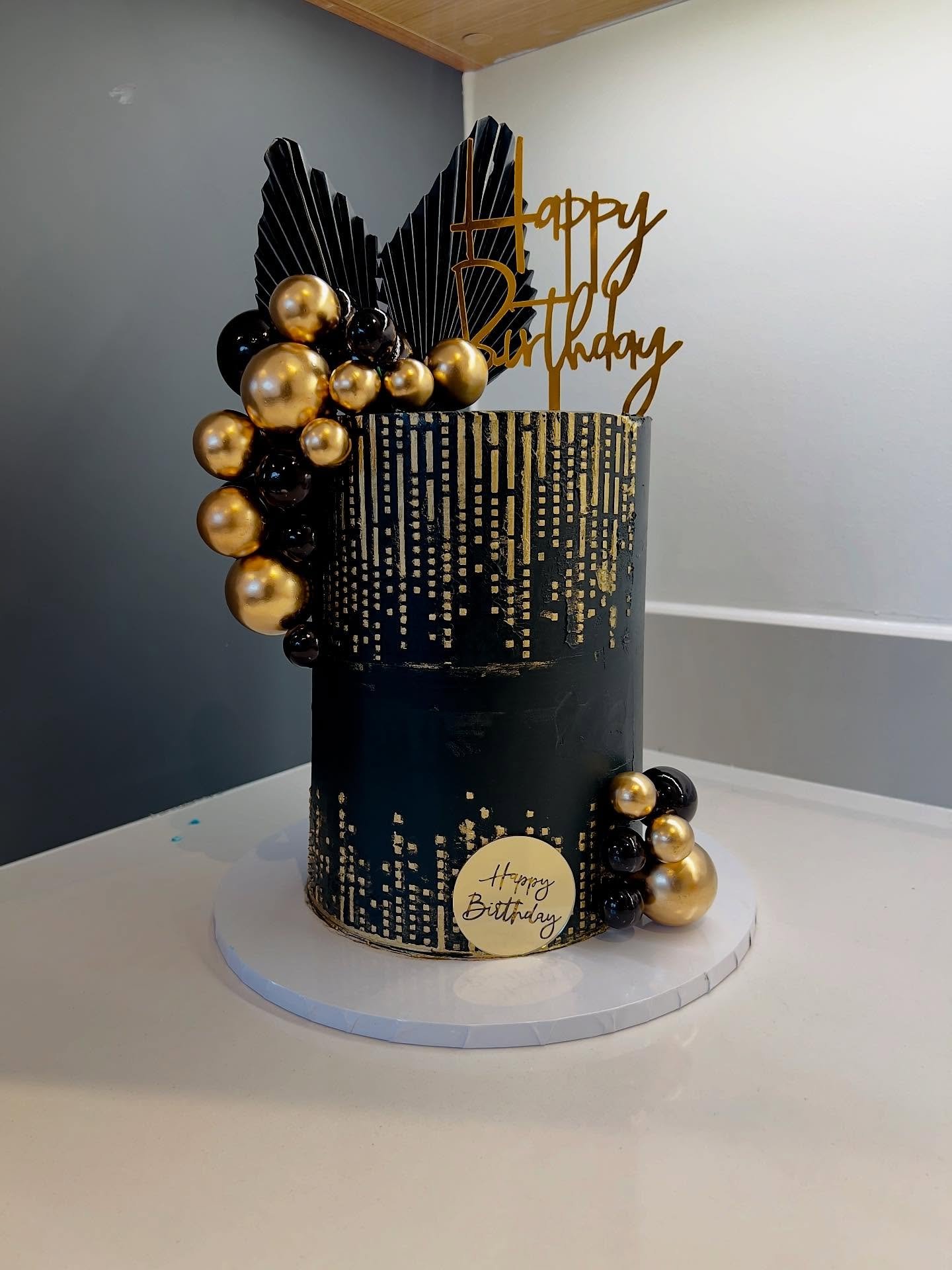 Hello instafam!!
Happy weekend!!

Need a cake for your next event? Please send a DM or use the link in the bio.
Gentle reminder that my calendar for September and October is now getting booked. Need a cake for those months, please send a message earl