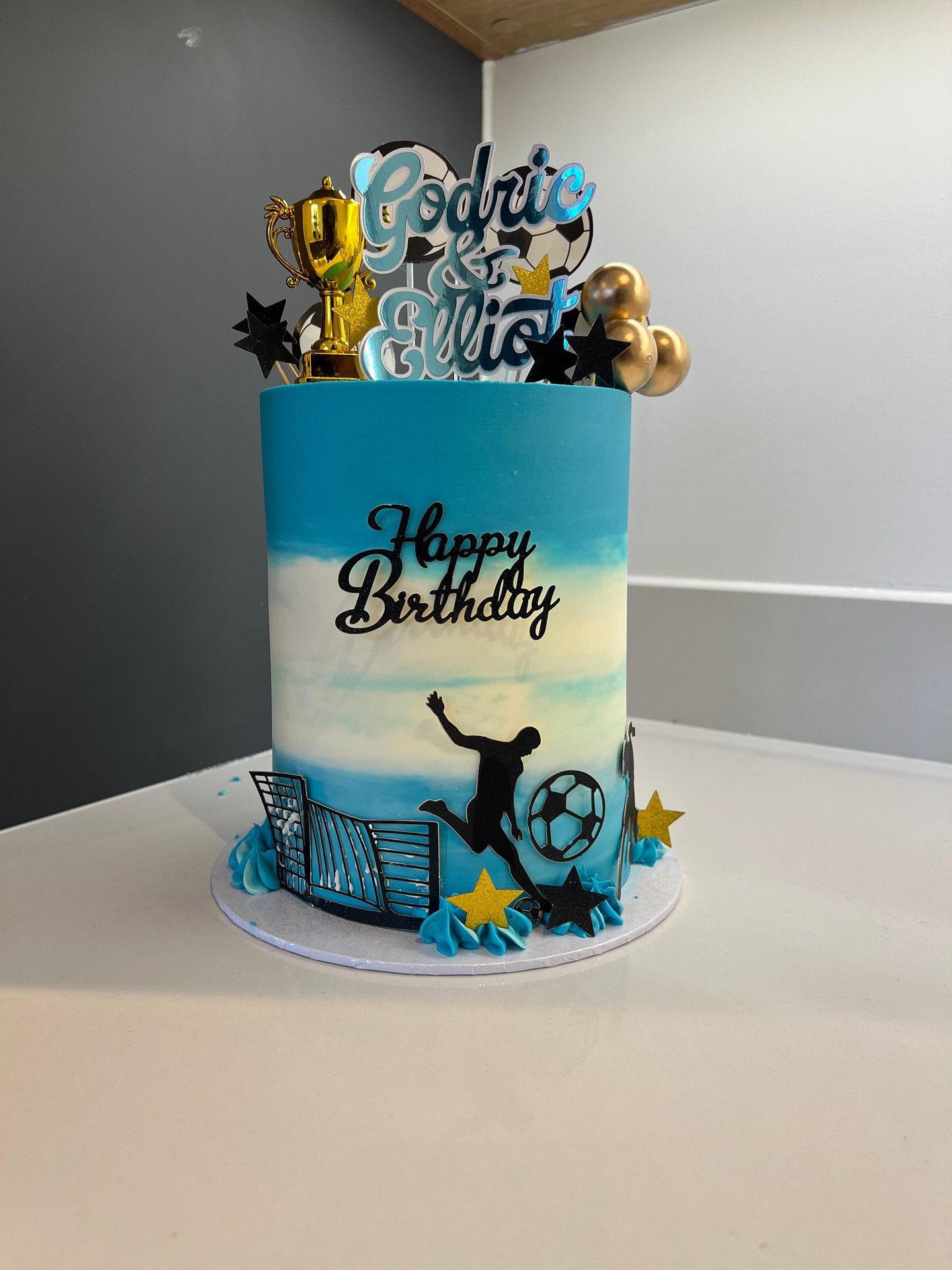 Good morning 🌅.
Taking orders for your custom cakes using the link in the bio.