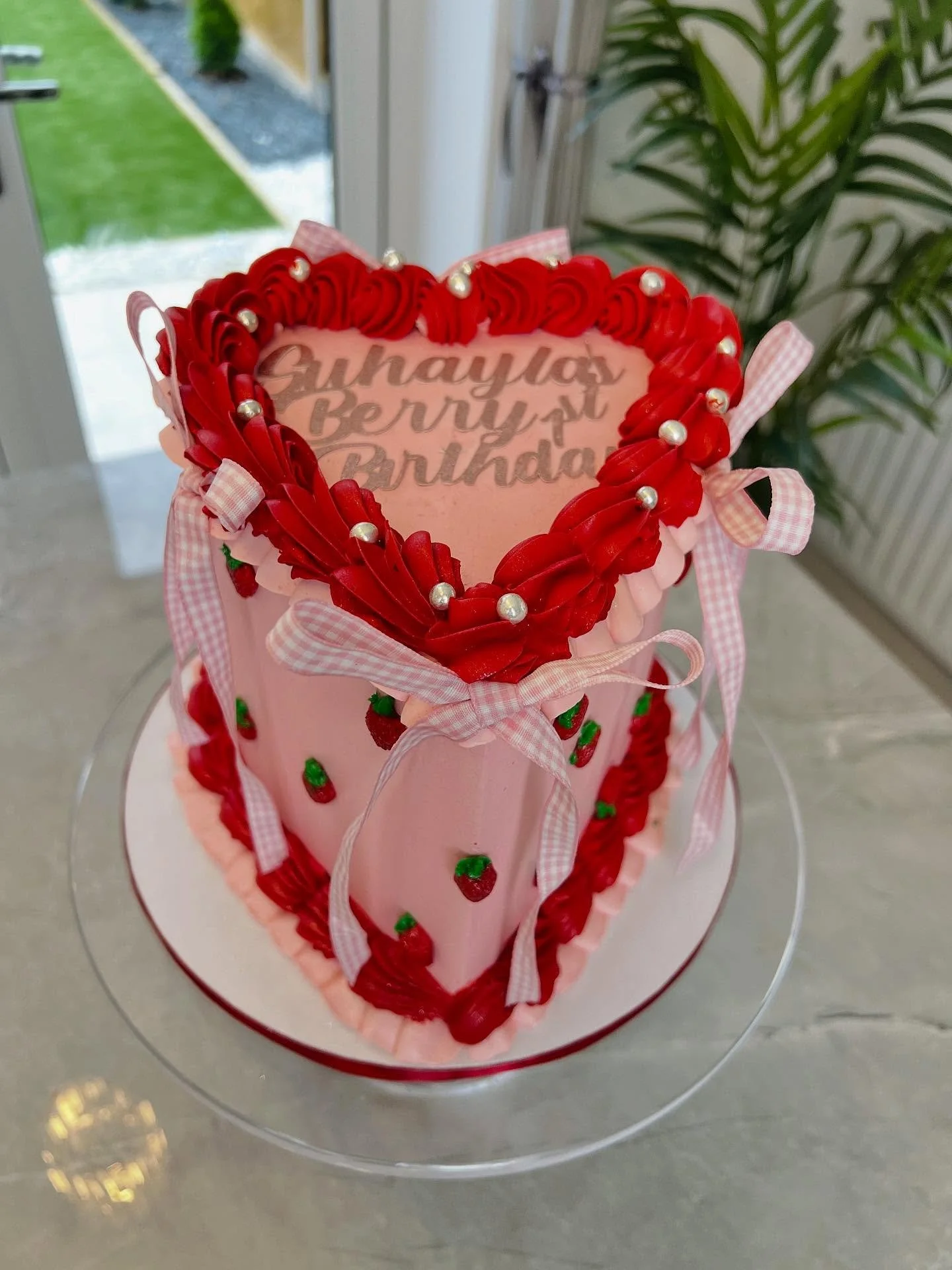 In love with these berry theme cake made in heart shape. Layers of vanilla sponge and jam.

Need a cake for your special occasion?
Please use the link in the bio to order.

#berrythemedcake #veryberrycake #hampshirecakes