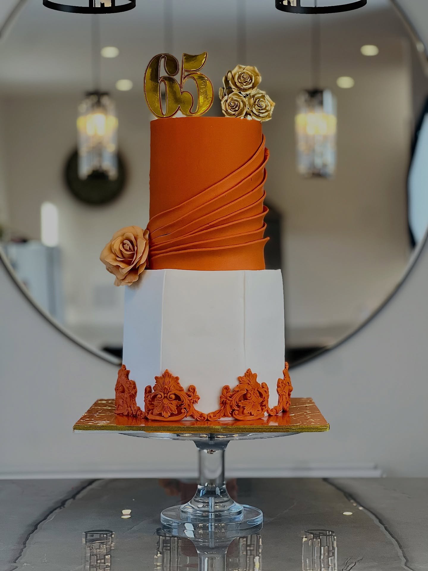 Gracefully golden at 65 🧡🧡🧡

Every tier tells a story of legacy, love, and luxury.
Two tiers of timeless elegance for a queen turning 65 👑 Orange never looked so regal.

#birthdaycakesinsouthampton #hampshire #southampton #hampshirebaker #southam