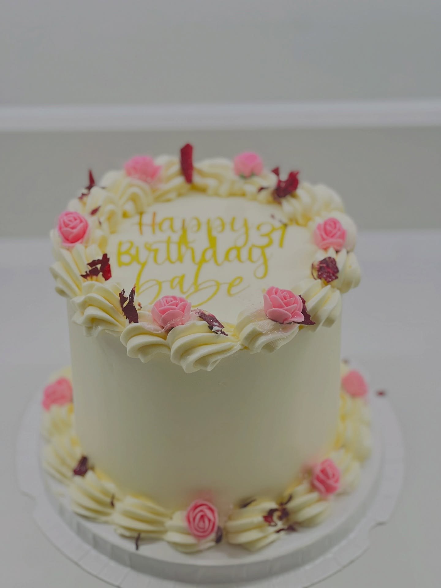 Perfect mini cake 💕💕

Need a cake, we have all types of cakes on our website for your mini celebrations. If you are after a more bespoke design, please send a DM or use the link in the bio to chat with us.

#southamptoncakes #southamptonbaker