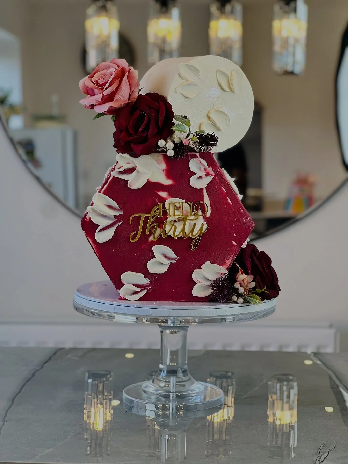 When it is the bakers birthday!
I decided to do an abstract design in hexagon and round shape. 
What do you think of this?
Did I nail it?

#bakersbirthdaycake #birthdaycake #southampton