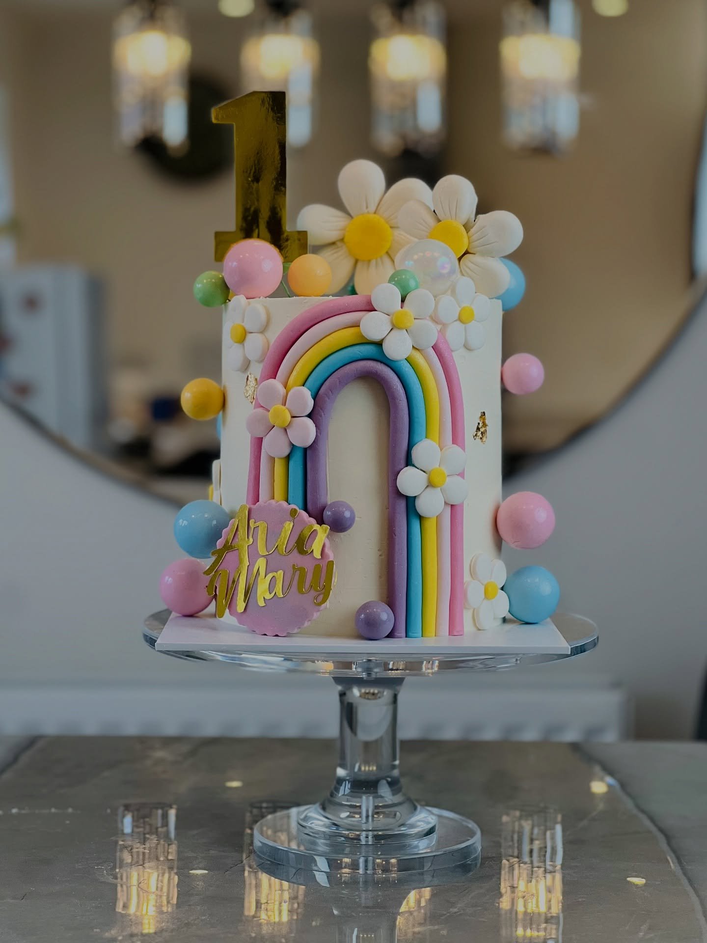 Pastel and Daisy 🌼 for Aria&rsquo;s 1st birthday.

Need a cake?
Please use the link in the bio or send a DM.

#cakesinsouthampton #hampshirebaker