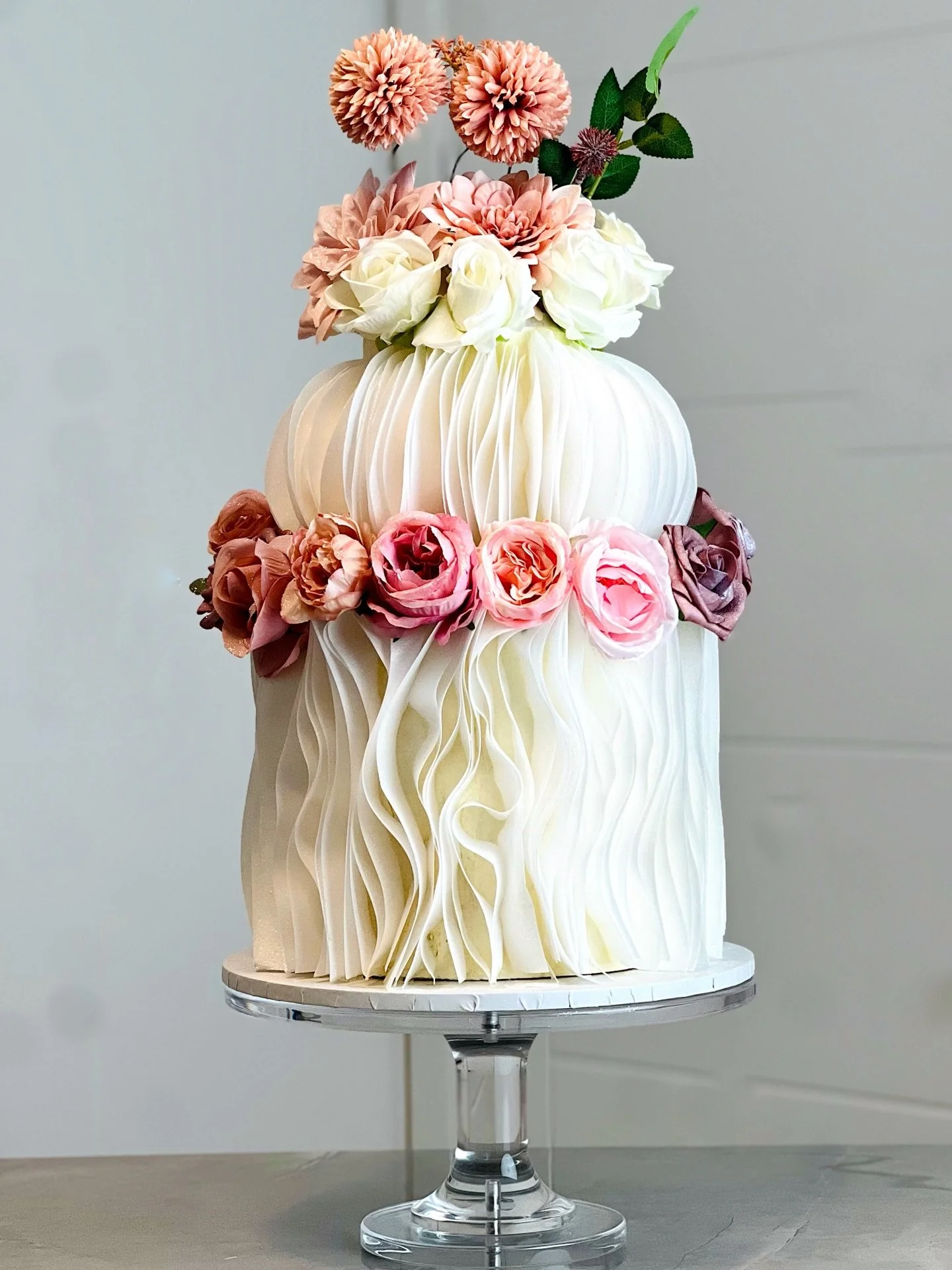 Elegance crafted with wafer paper and roses 🌹
A true beauty woven into cake.

For enquiries, please send a DM or use the link in our bio.

#waferpapercake #waferpapercakedesign #cakesinhampshire #cakesinportsmouth