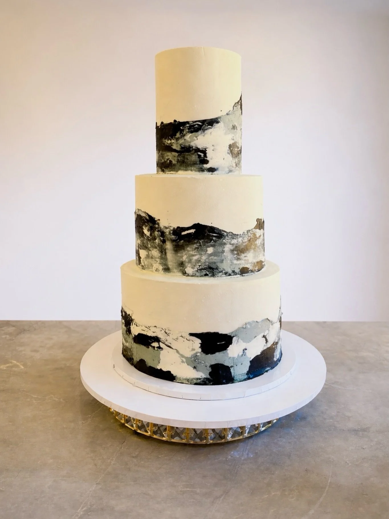 Black &amp; white&hellip; but make it luxury. 🖤🤍

A three-tier marbled masterpiece, finished entirely in rich chocolate ganache.

 Yes, even the marble design is pure ganache indulgence. Smooth, bold, and effortlessly elegant.

Want to deliver cake